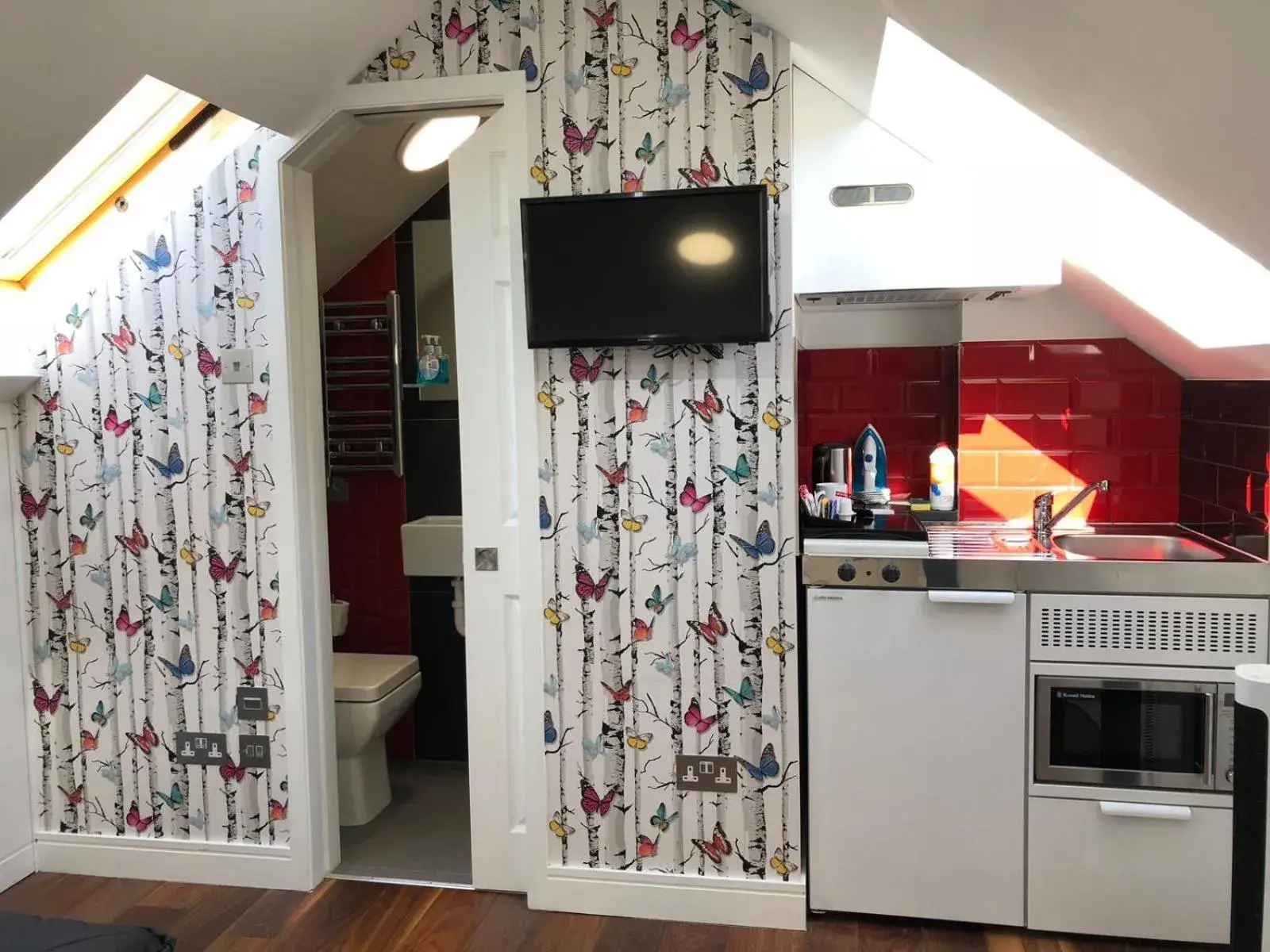 minibar, Kitchen/Kitchenette in Wembley Park Hotel