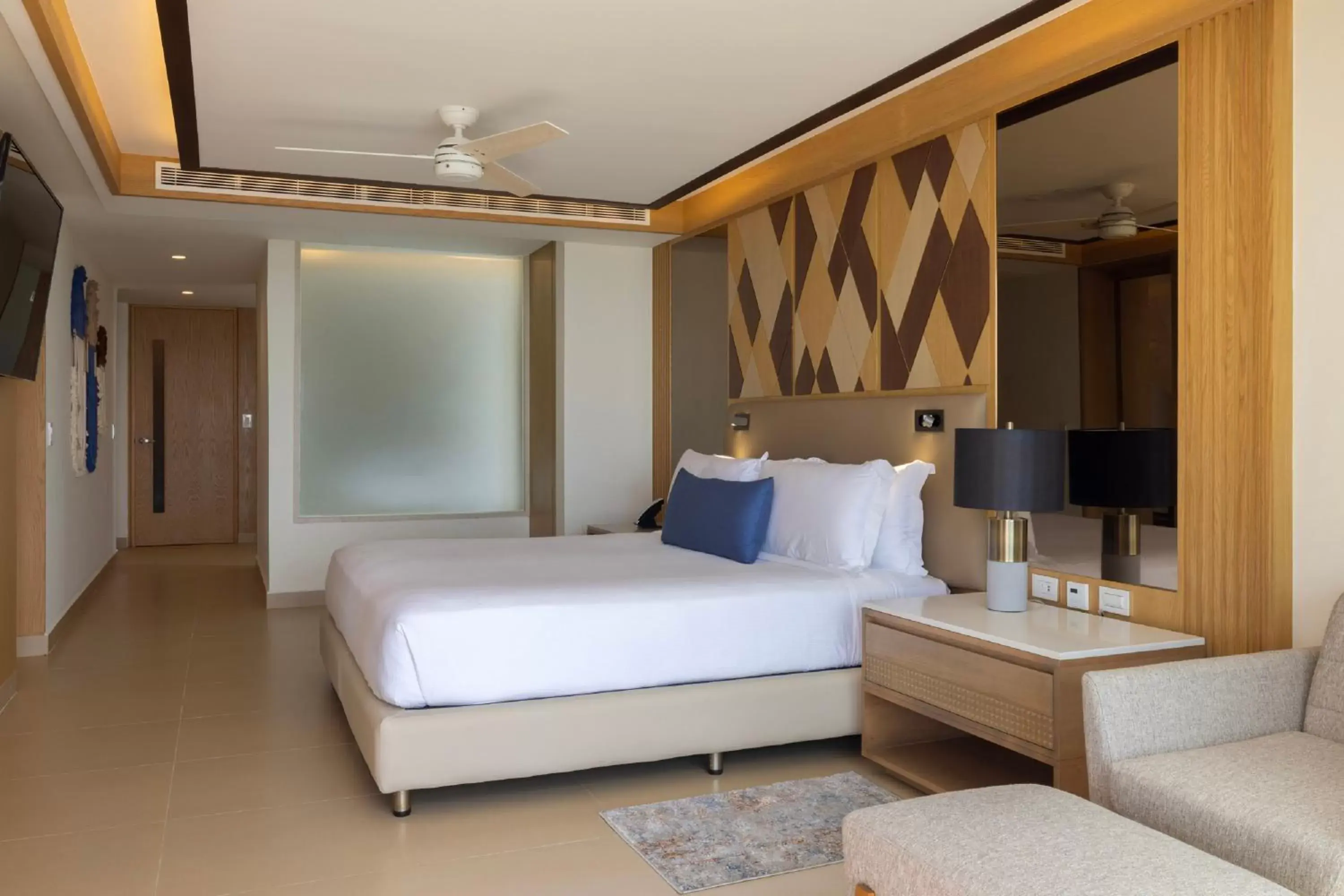 Bedroom, Bed in Royalton Splash Riviera Cancun, An Autograph Collection All-Inclusive Resort