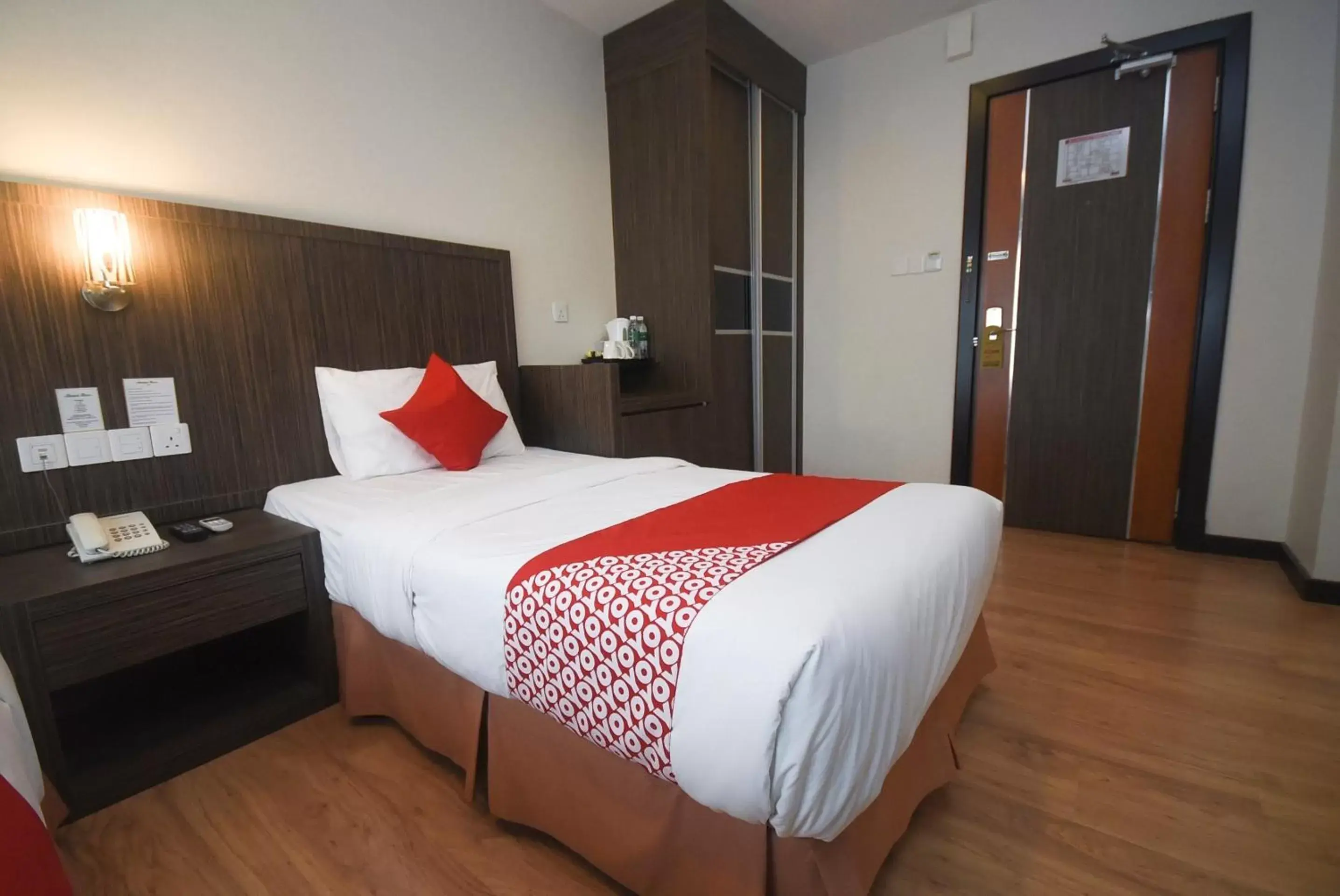 Bed in Super OYO 985 Hotel Nur