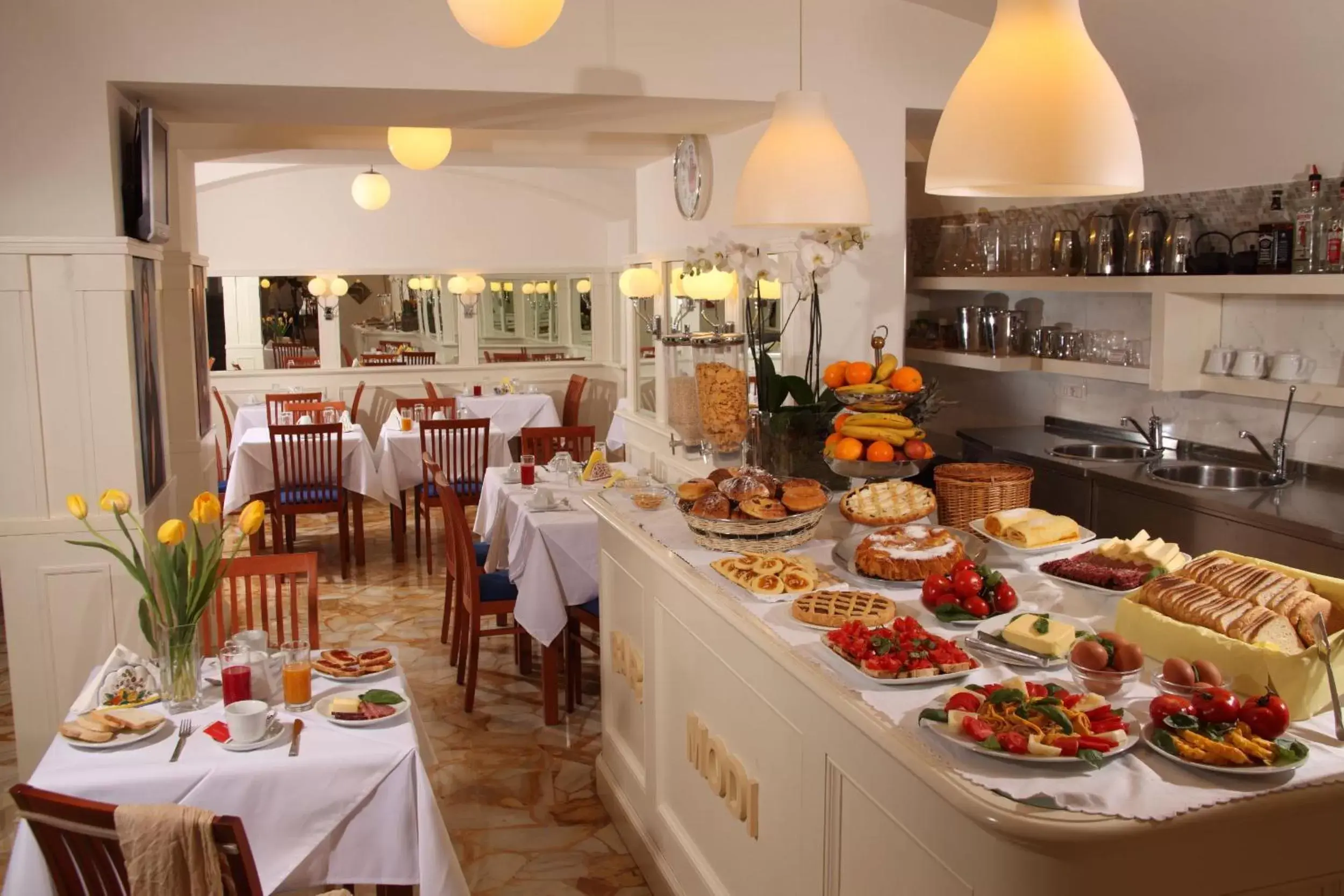 Food, Restaurant/Places to Eat in Hotel Modigliani