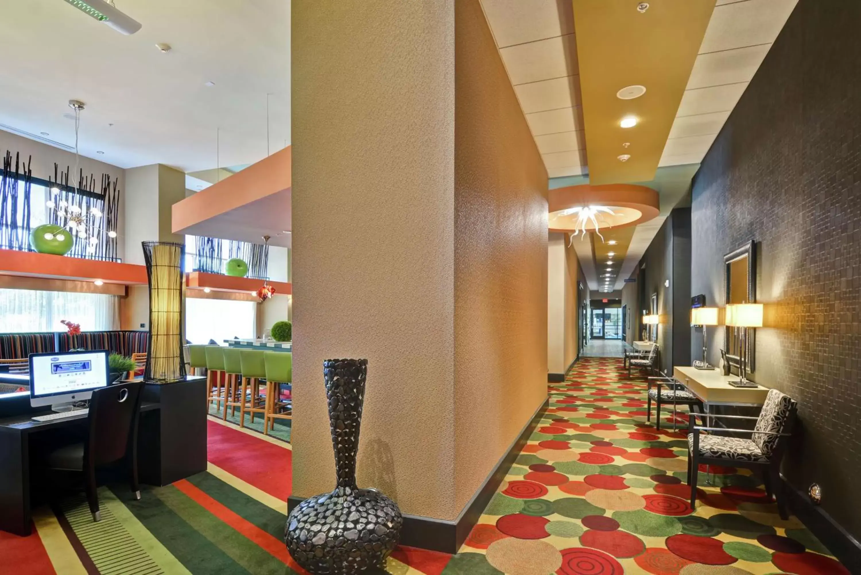 Lobby or reception, Lounge/Bar in Hampton Inn & Suites Crabtree