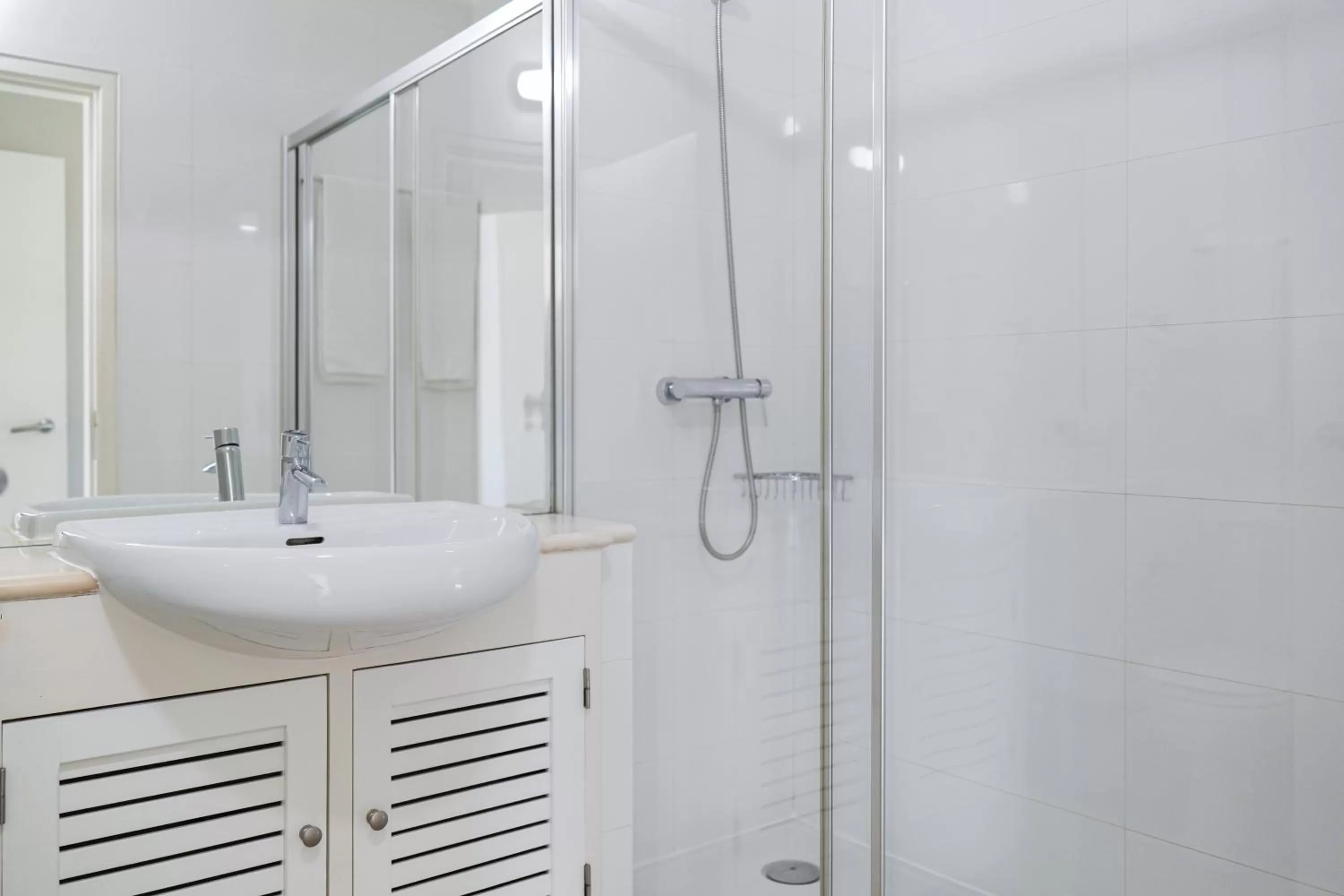 Shower in Vitors Plaza