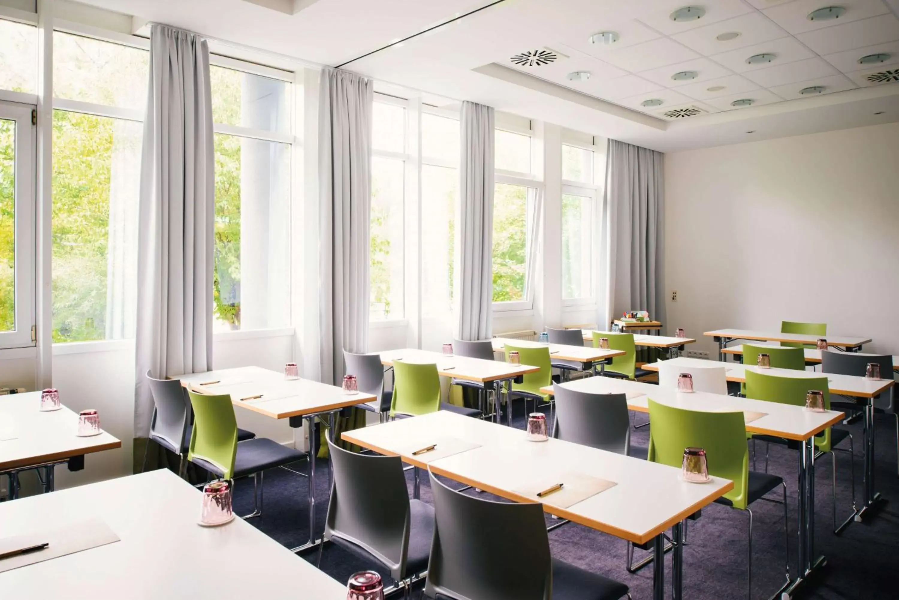Meeting/conference room, Restaurant/Places to Eat in Vienna House Easy by Wyndham Amberg