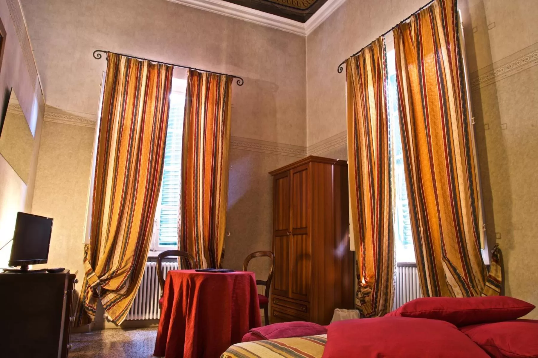 TV and multimedia in Hotel La Luna