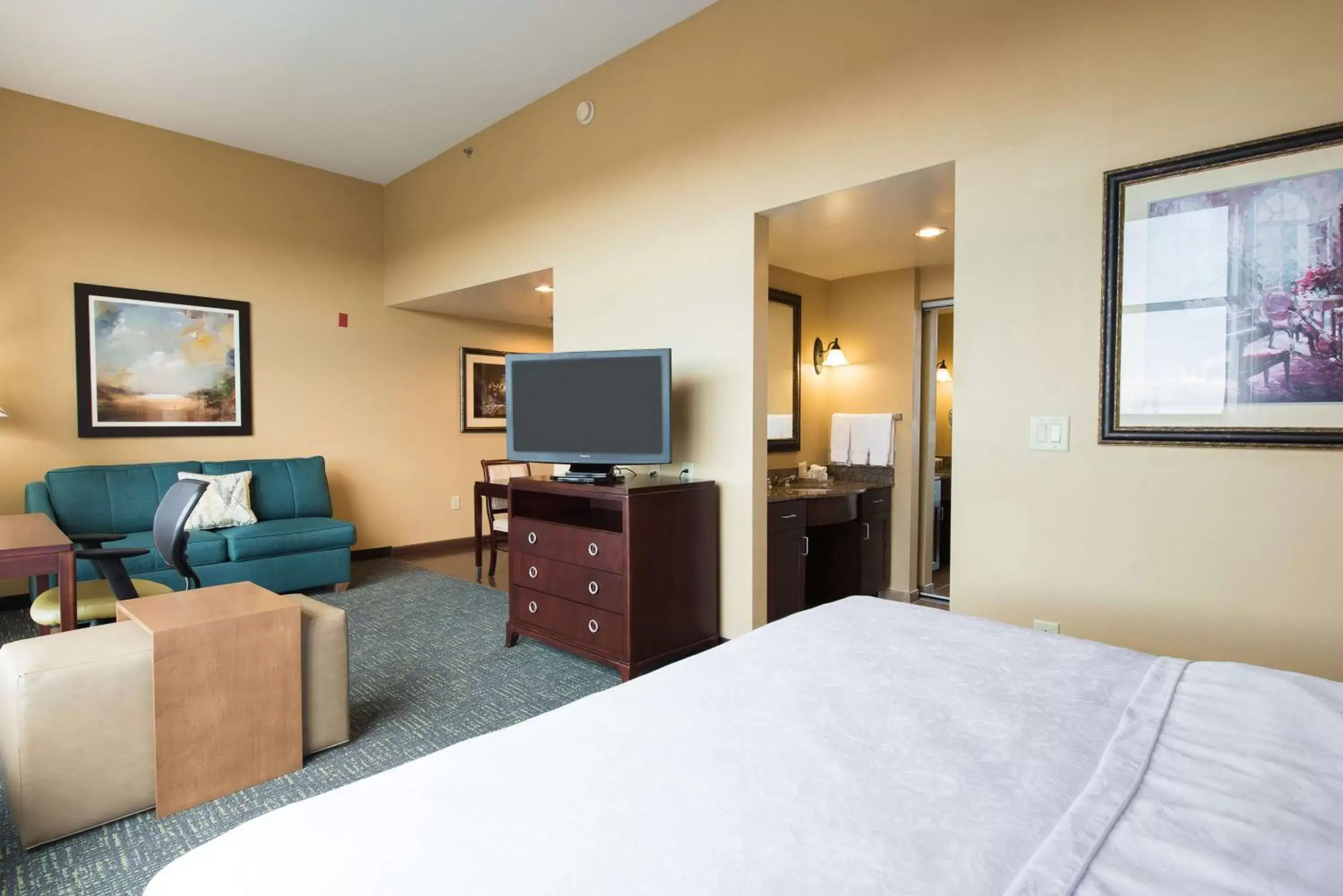 Bed, TV/Entertainment Center in Homewood Suites by Hilton Davidson