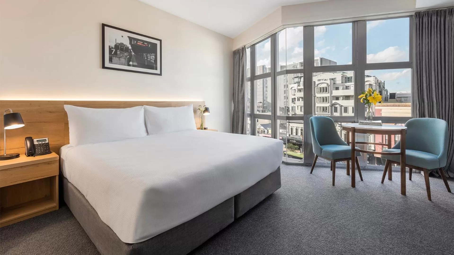 Seating area, Bed in Oaks Wellington Hotel