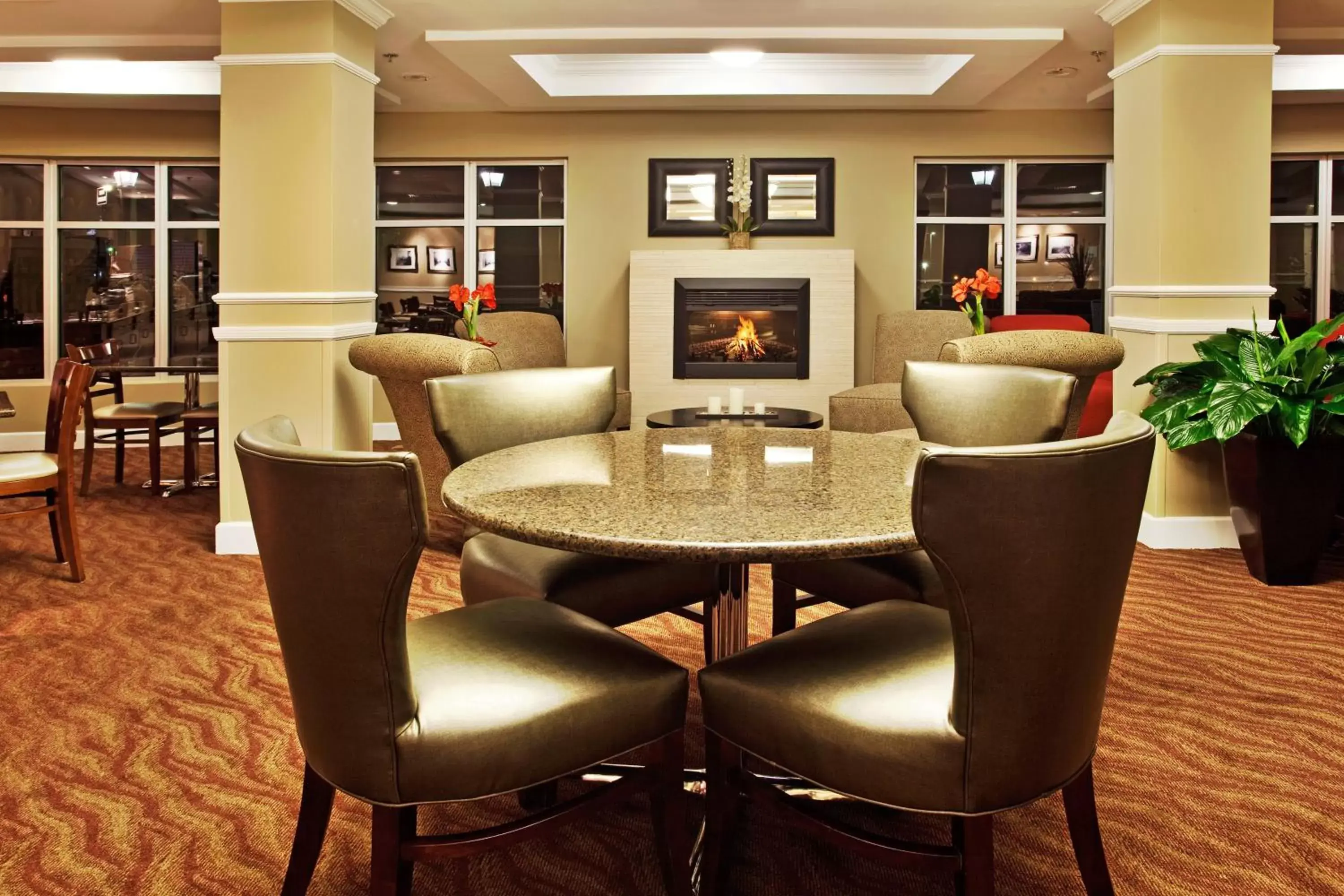 Breakfast, Lounge/Bar in Holiday Inn Express Hotel & Suites New Iberia - Avery Island, an IHG Hotel