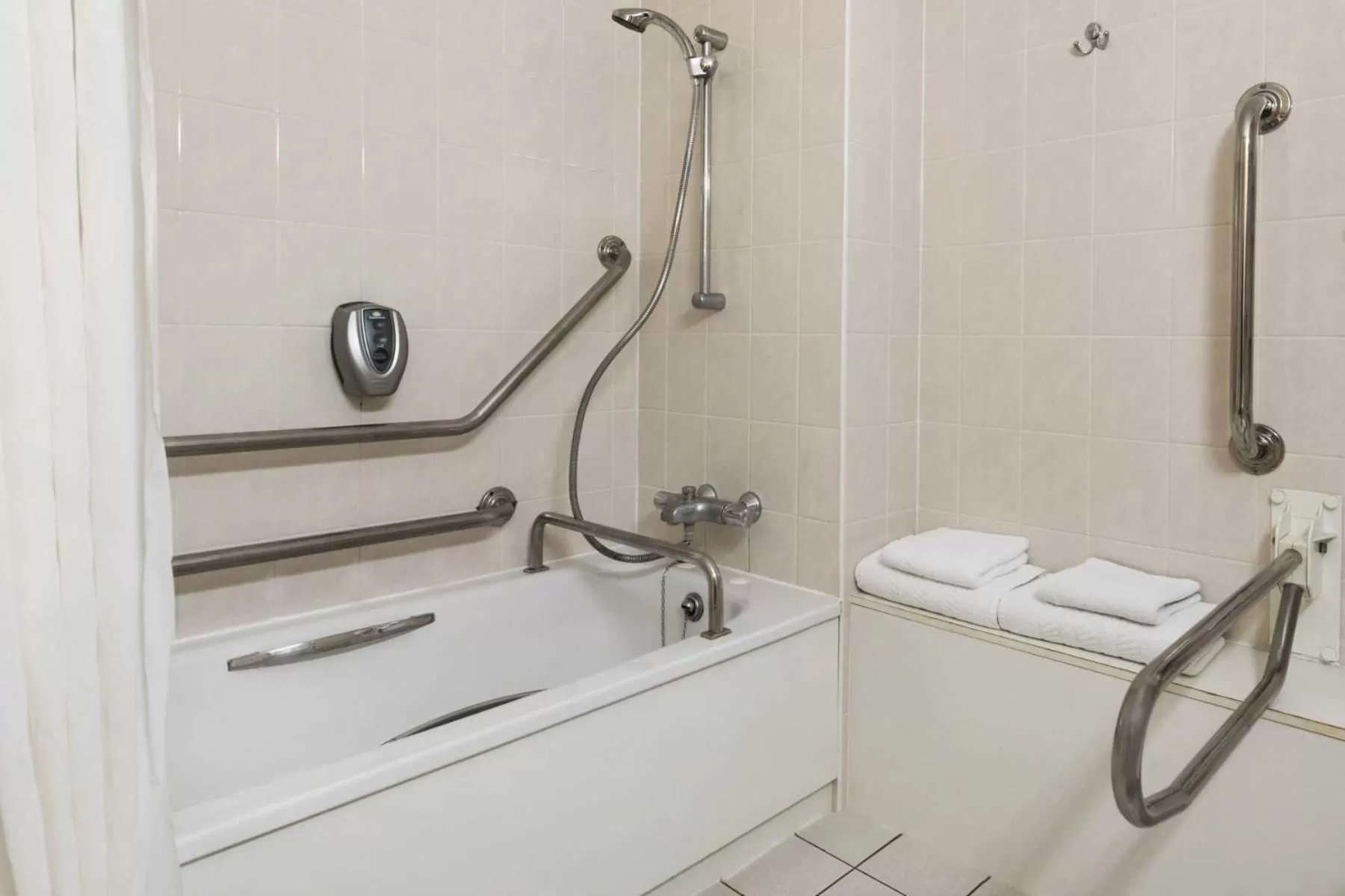 Bathroom in Days Inn Stafford