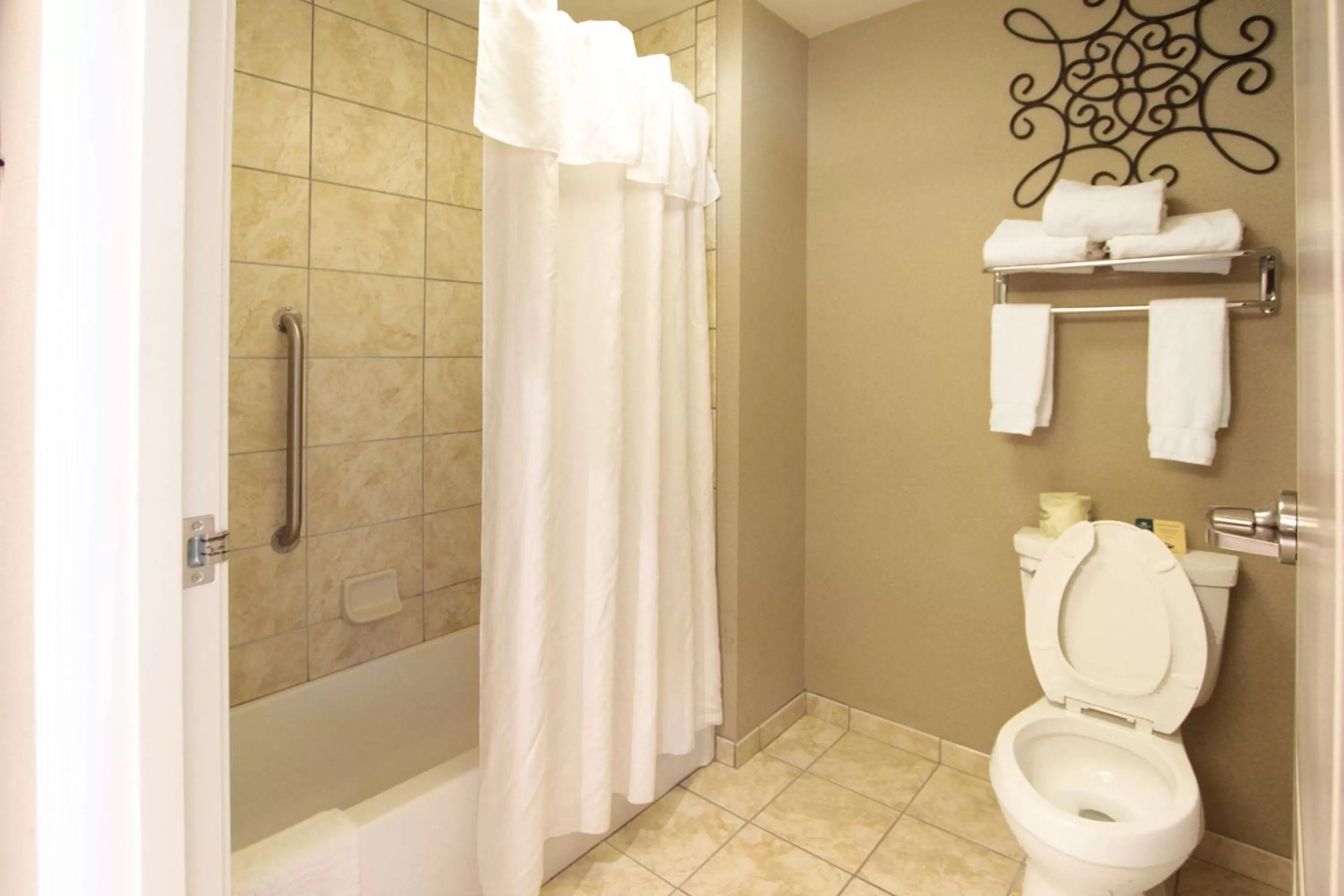 Bathroom in Homewood Suites by Hilton Bloomington