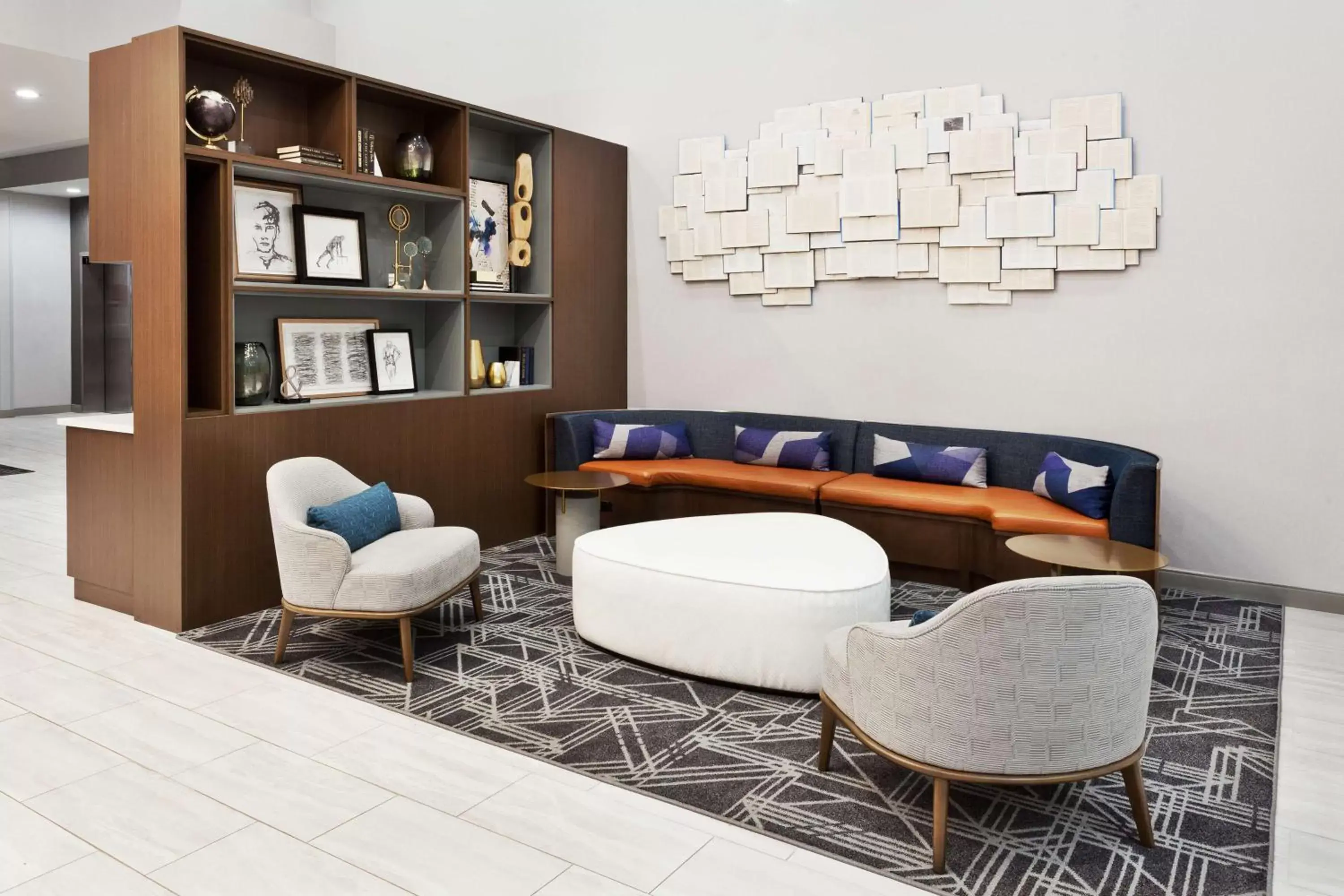 Lobby or reception, Seating Area in Doubletree By Hilton Dothan, Al