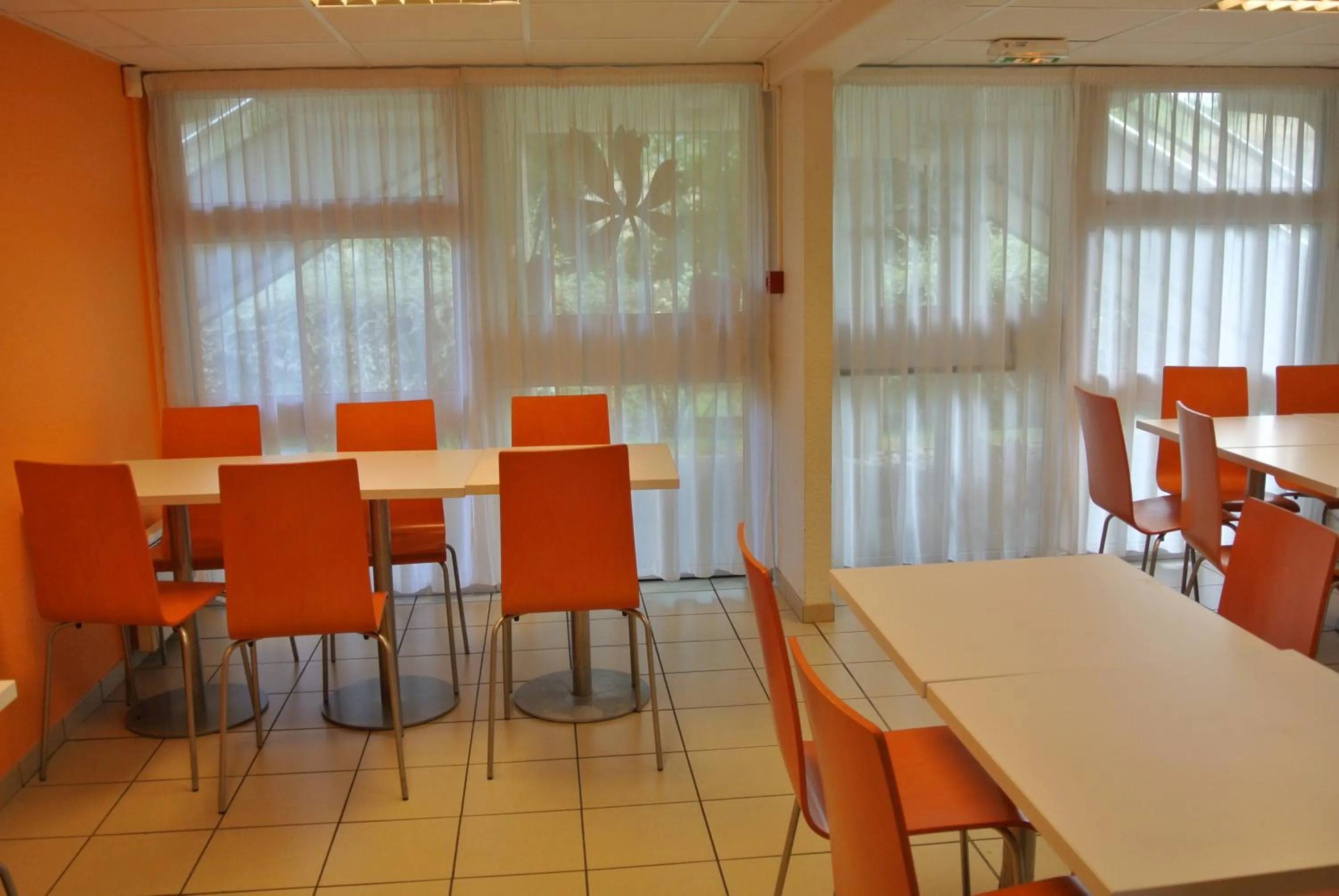 Dining area in Premiere Classe Lyon Sud - Chasse Sur Rhône