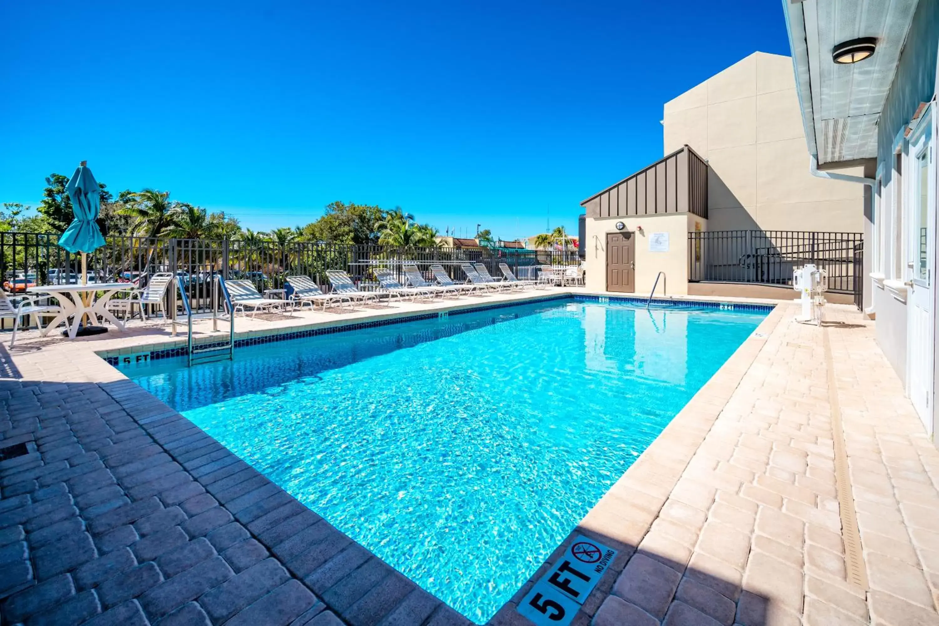 Swimming Pool in Waterside Suites and Marina