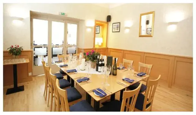 Restaurant/places to eat in The Woodhouse Hotel