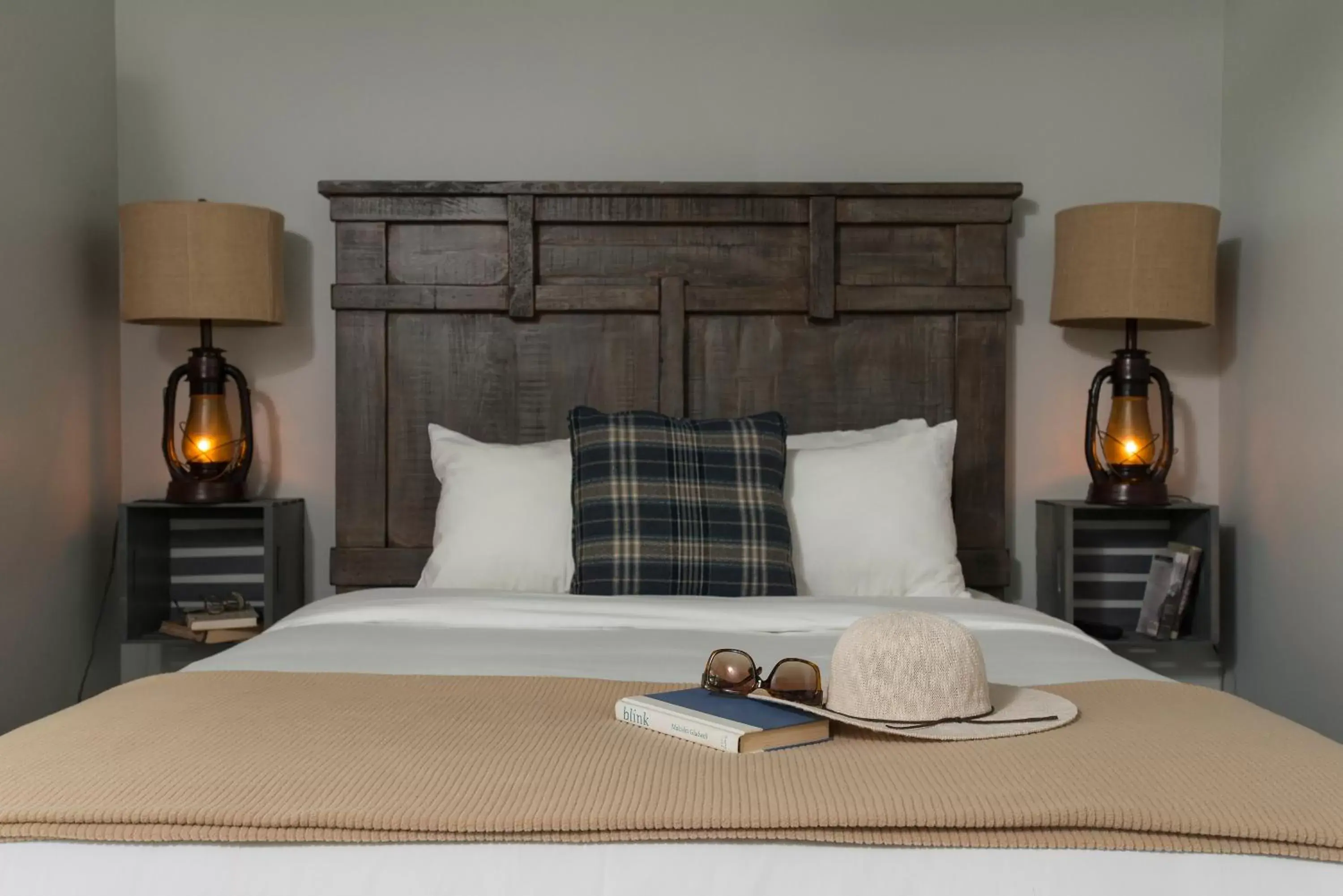 Bed in Lake Bomoseen Lodge Bed in Lake Bomoseen Lodge