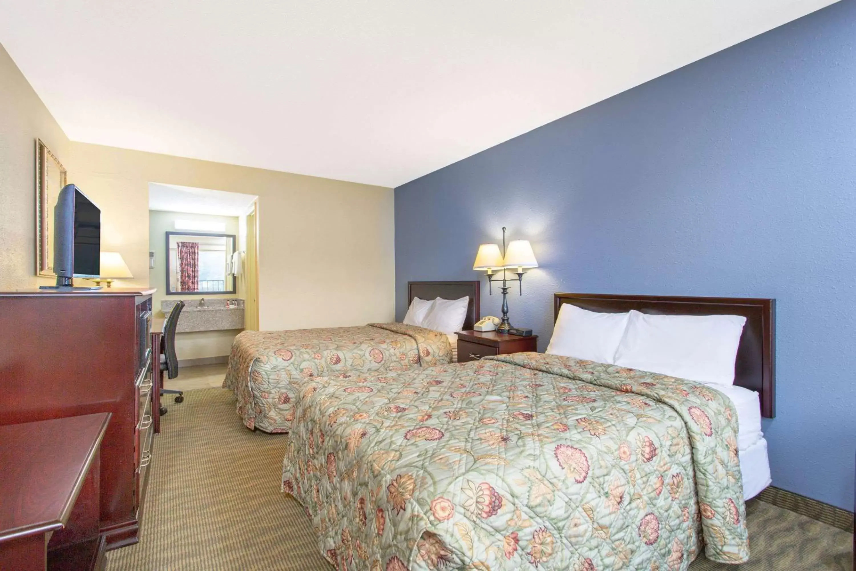 Photo of the whole room, Bed in Days Inn by Wyndham Lexington