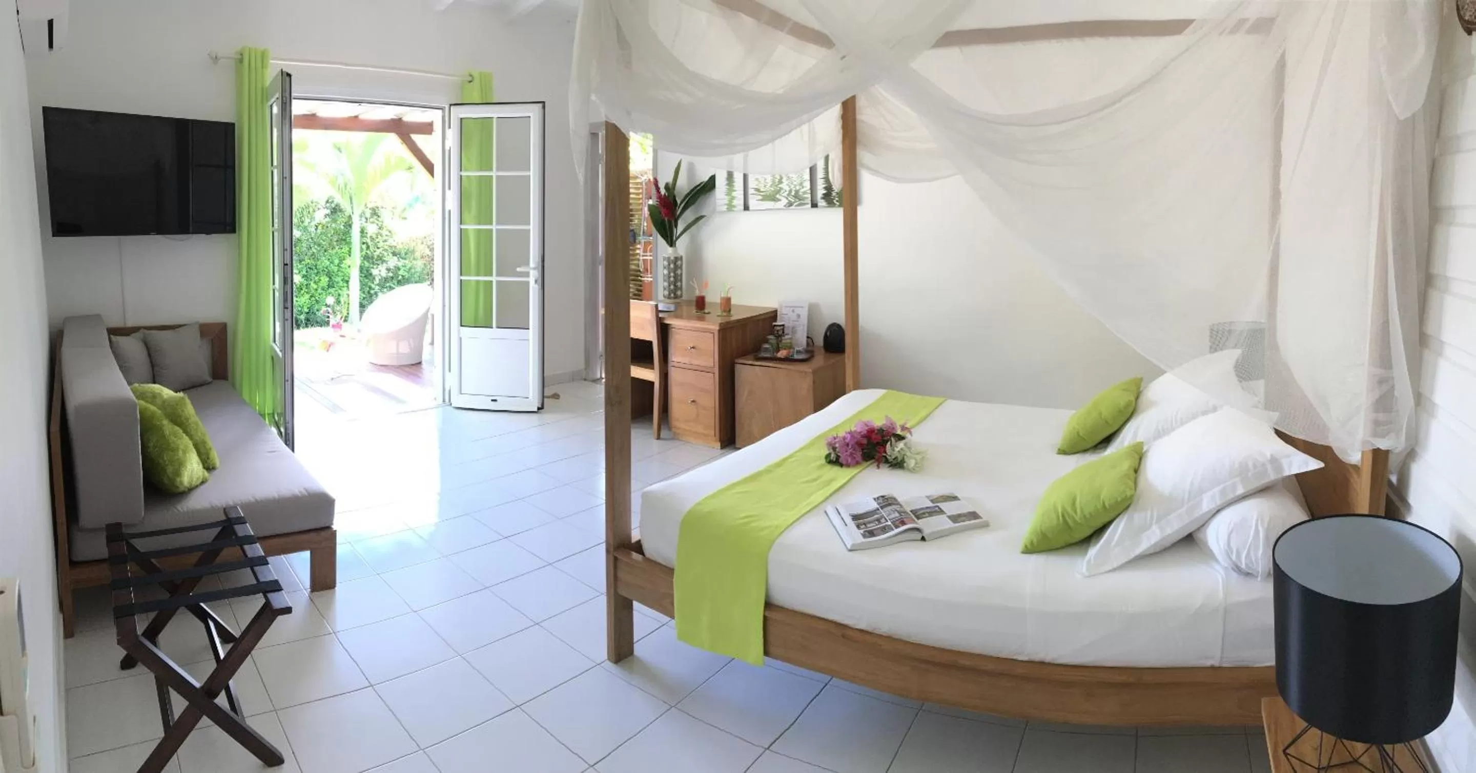 Bedroom, Bed in Chambres d'hôtes et villas chez Flo