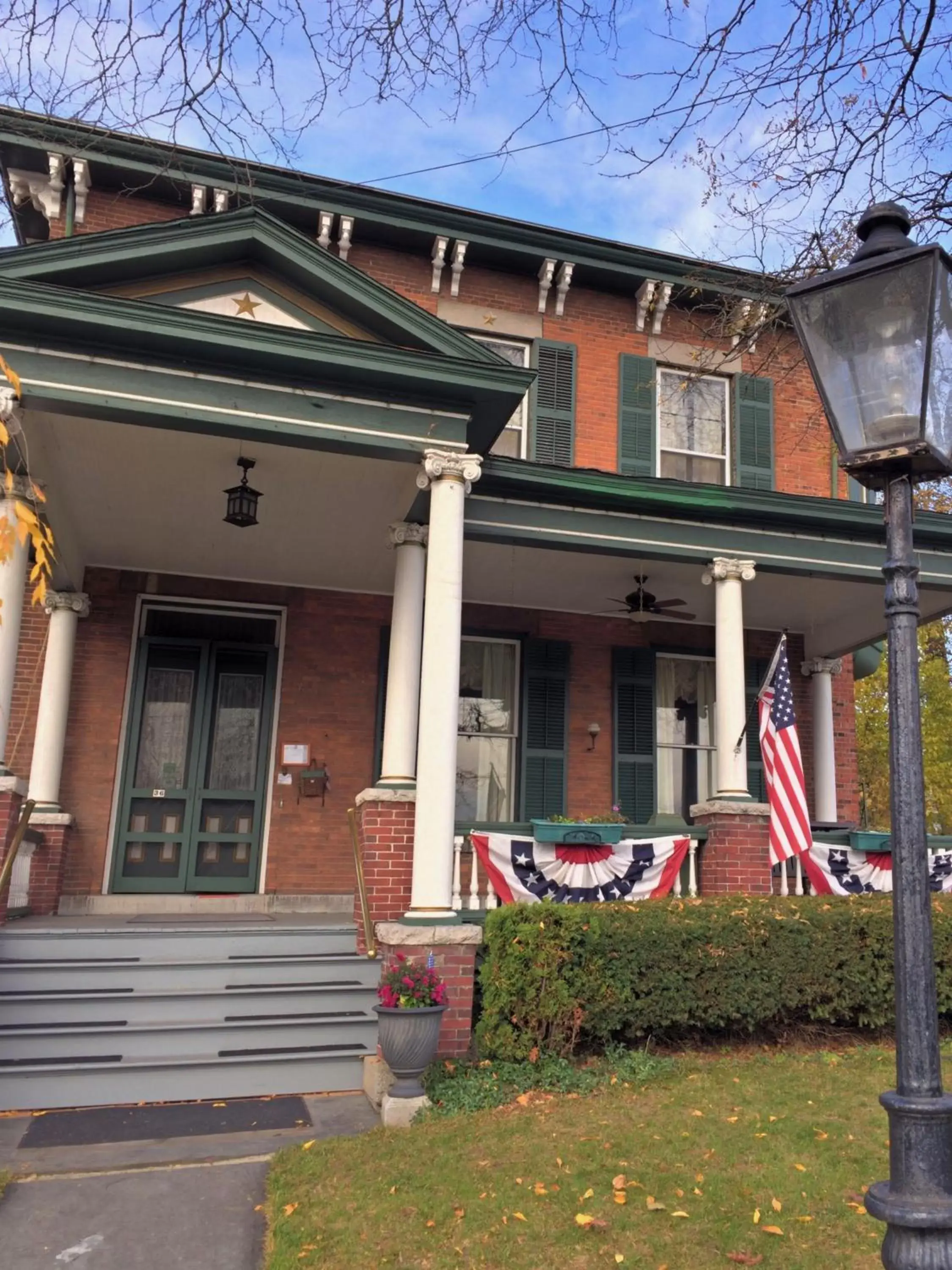 Property Building in The Gridley Inn B&B