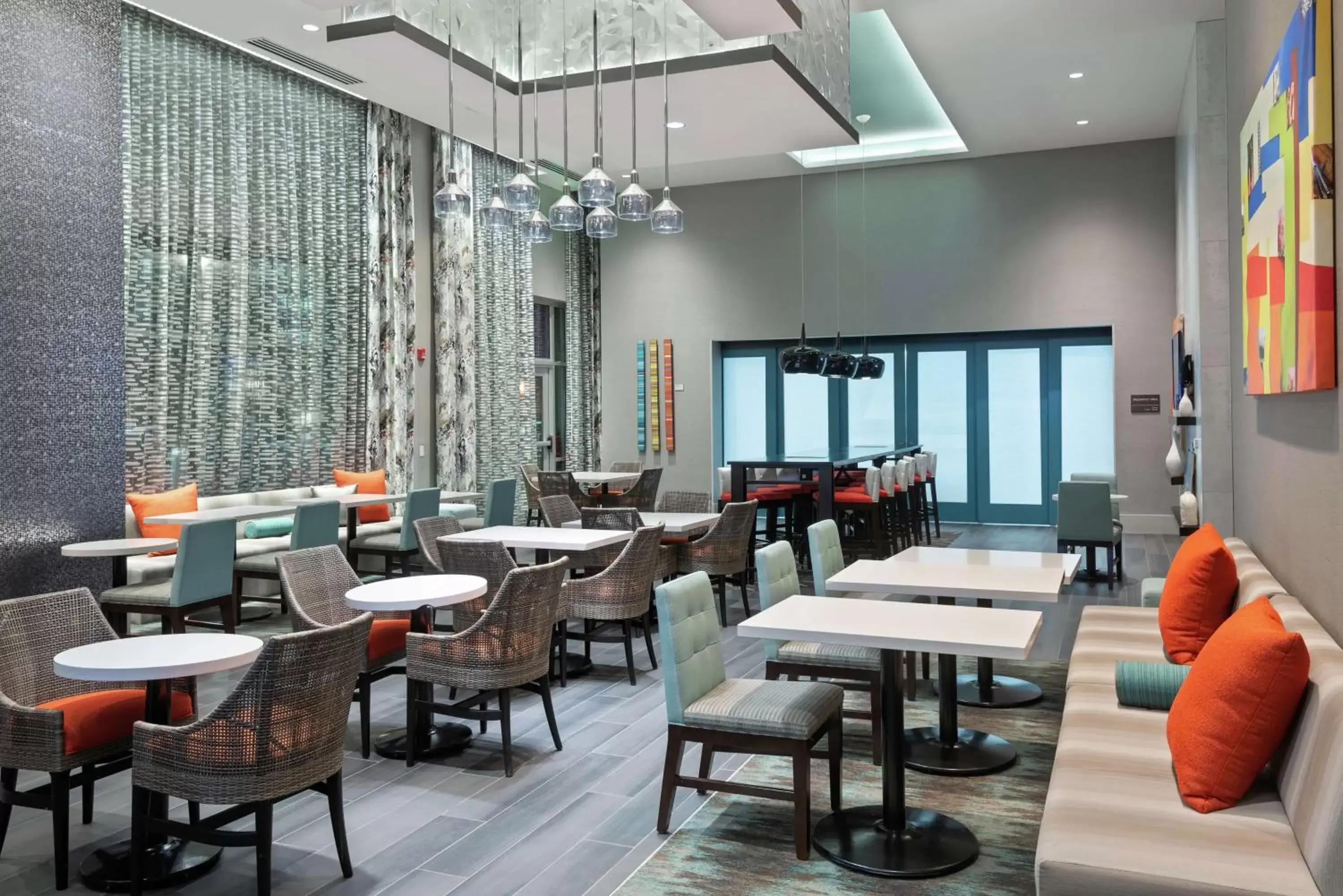 Dining area, Restaurant/Places to Eat in Hampton Inn & Suites Atlanta Buckhead Place