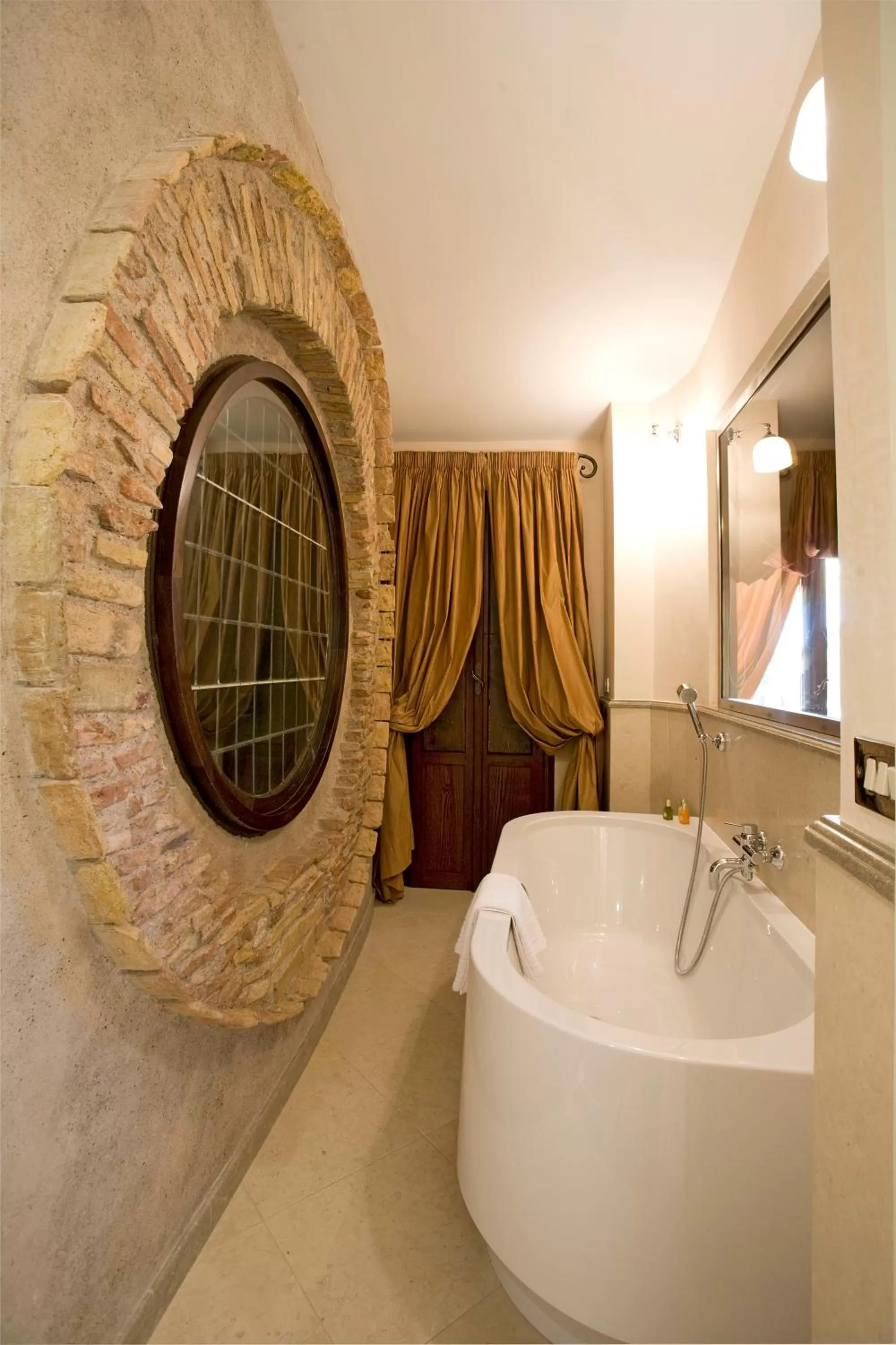 Bathroom in Donna Camilla Savelli - VRetreats