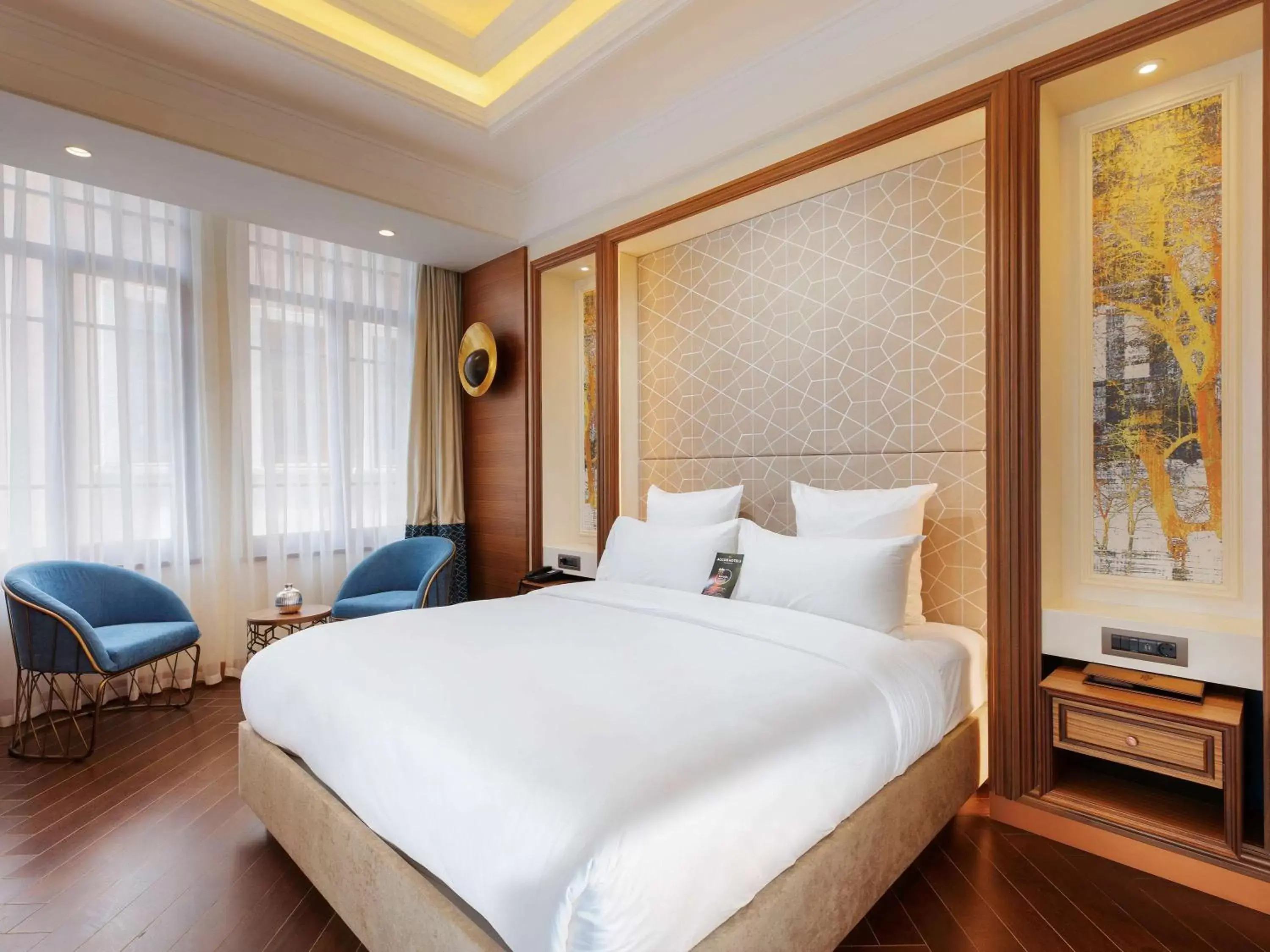 Photo of the whole room, Bed in Mercure Istanbul Sirkeci