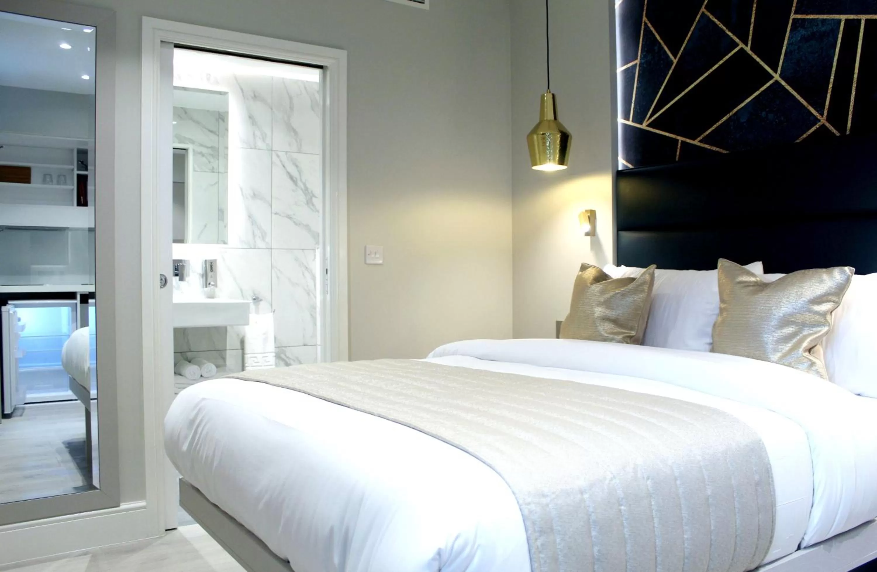 Bathroom, Bed in NOX Waterloo