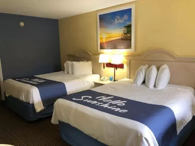 Bedroom, Bed in Days Inn by Wyndham Spartanburg Waccamaw