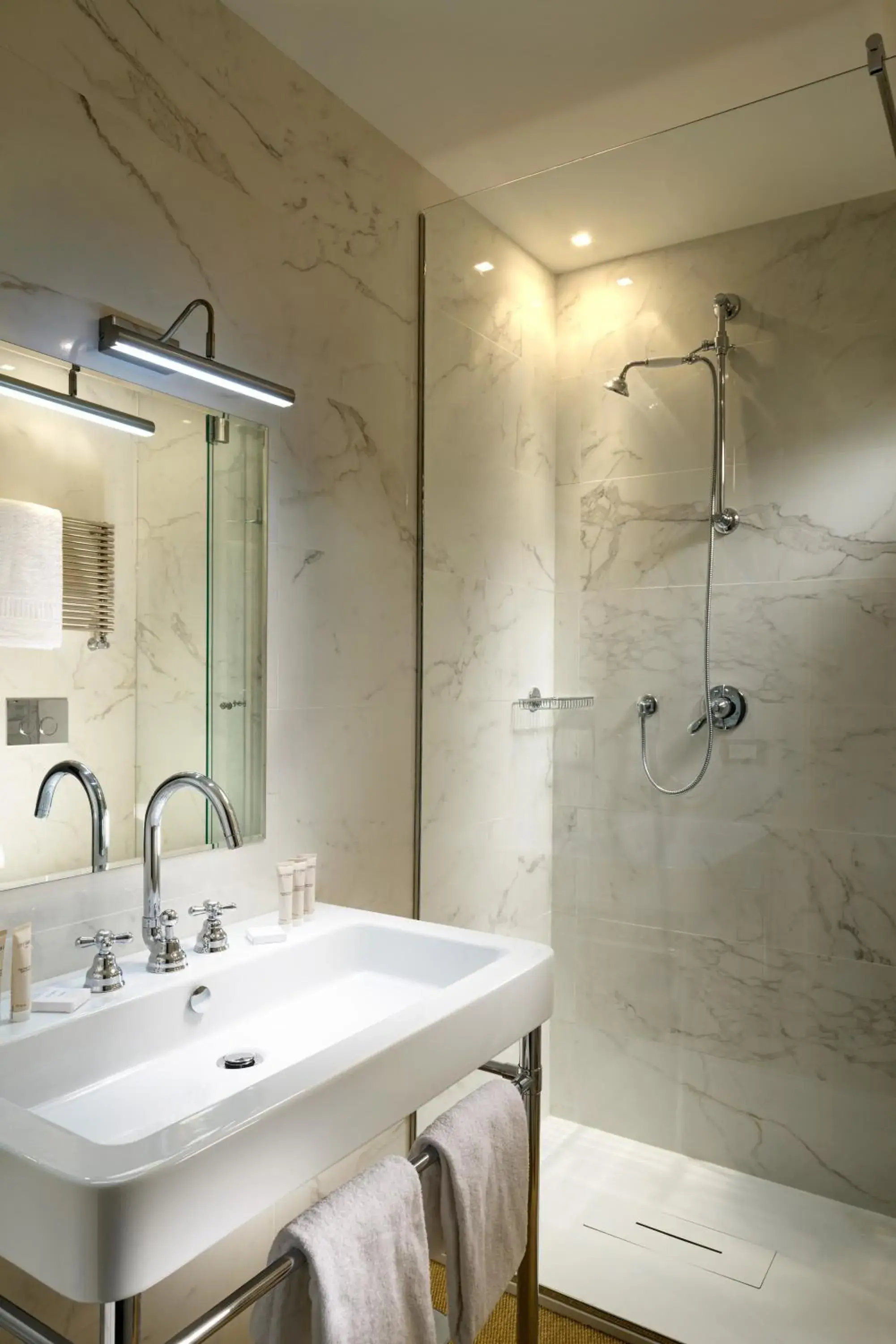 Bathroom in Splendor Suite Rome - Suites & Apartments