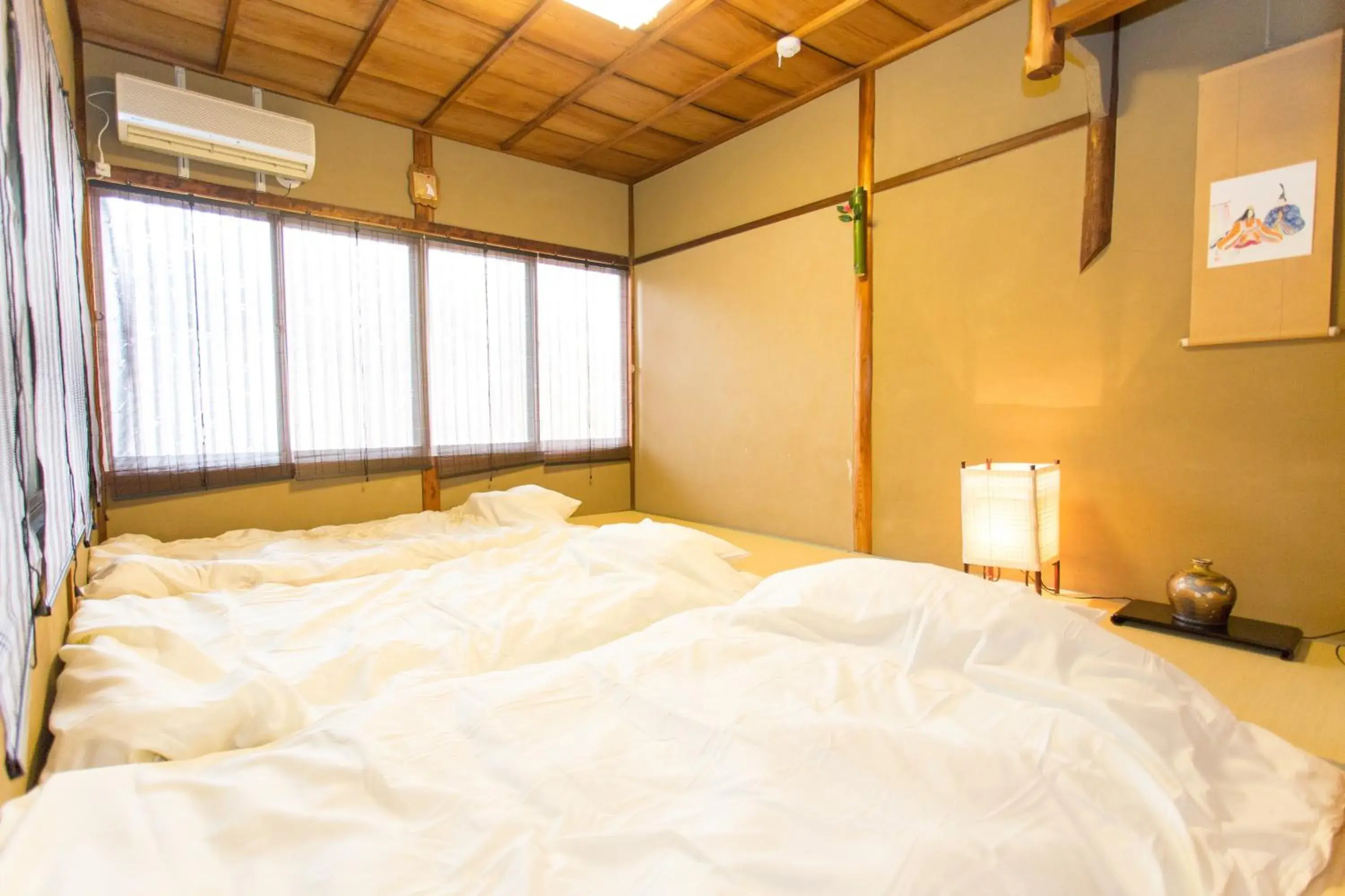 Bed in Guest House Kyorakuya Kinkakuji