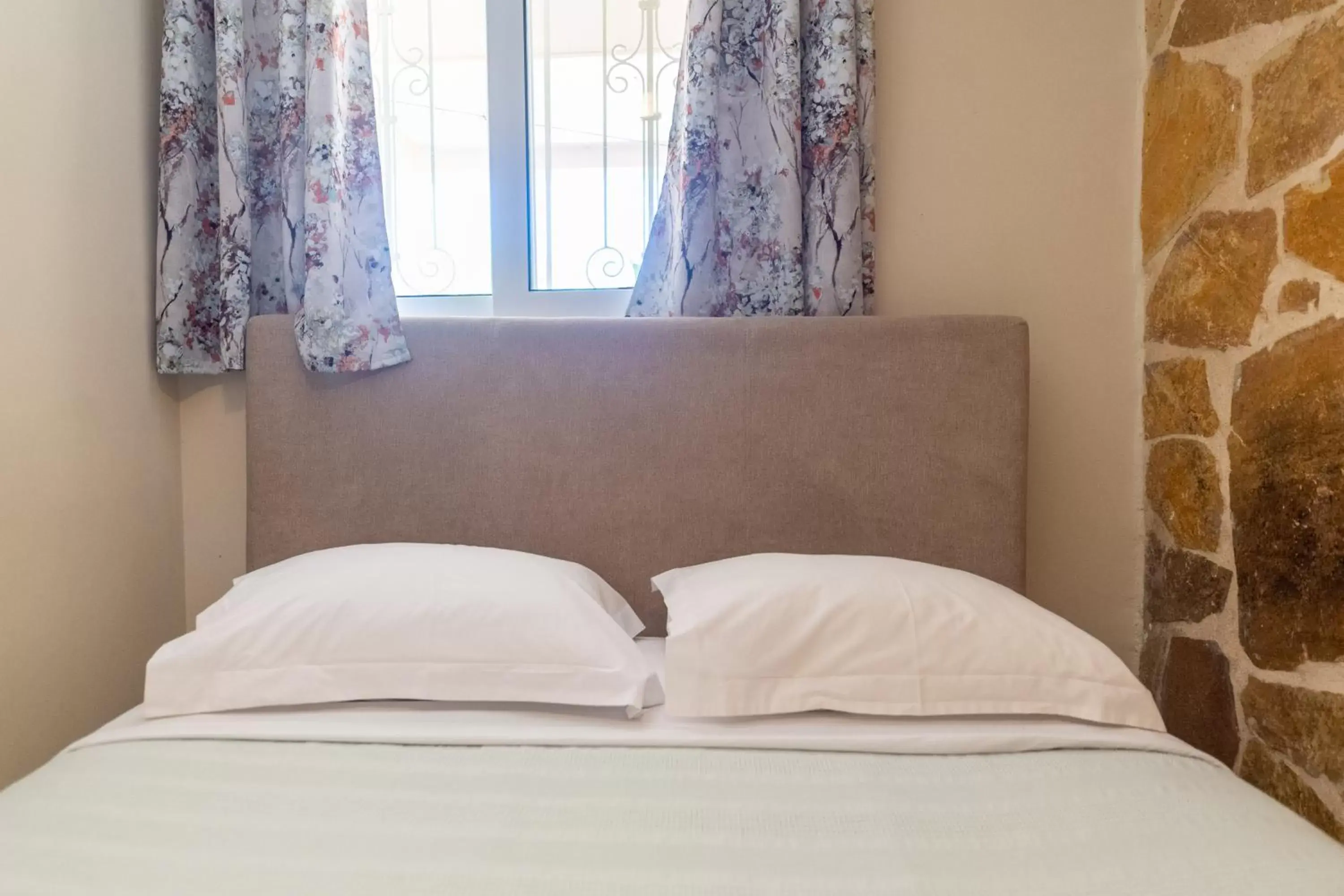 Bed in Apartments Tina FREE transfer from-to the airport