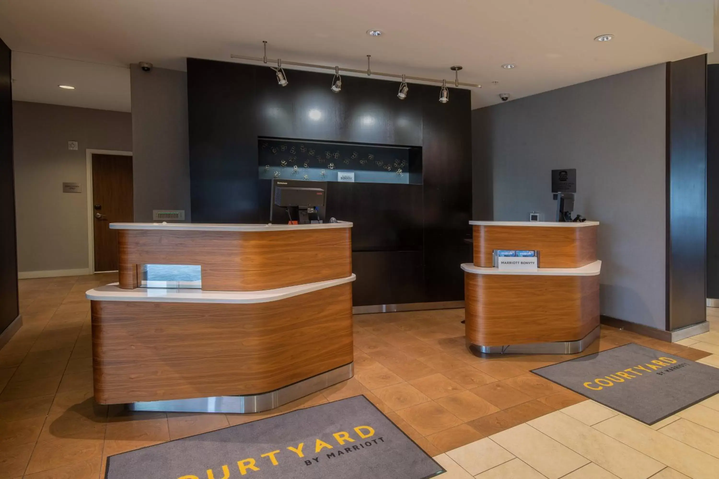 Property building, Lobby/Reception in Courtyard by Marriott Wilkes-Barre Arena