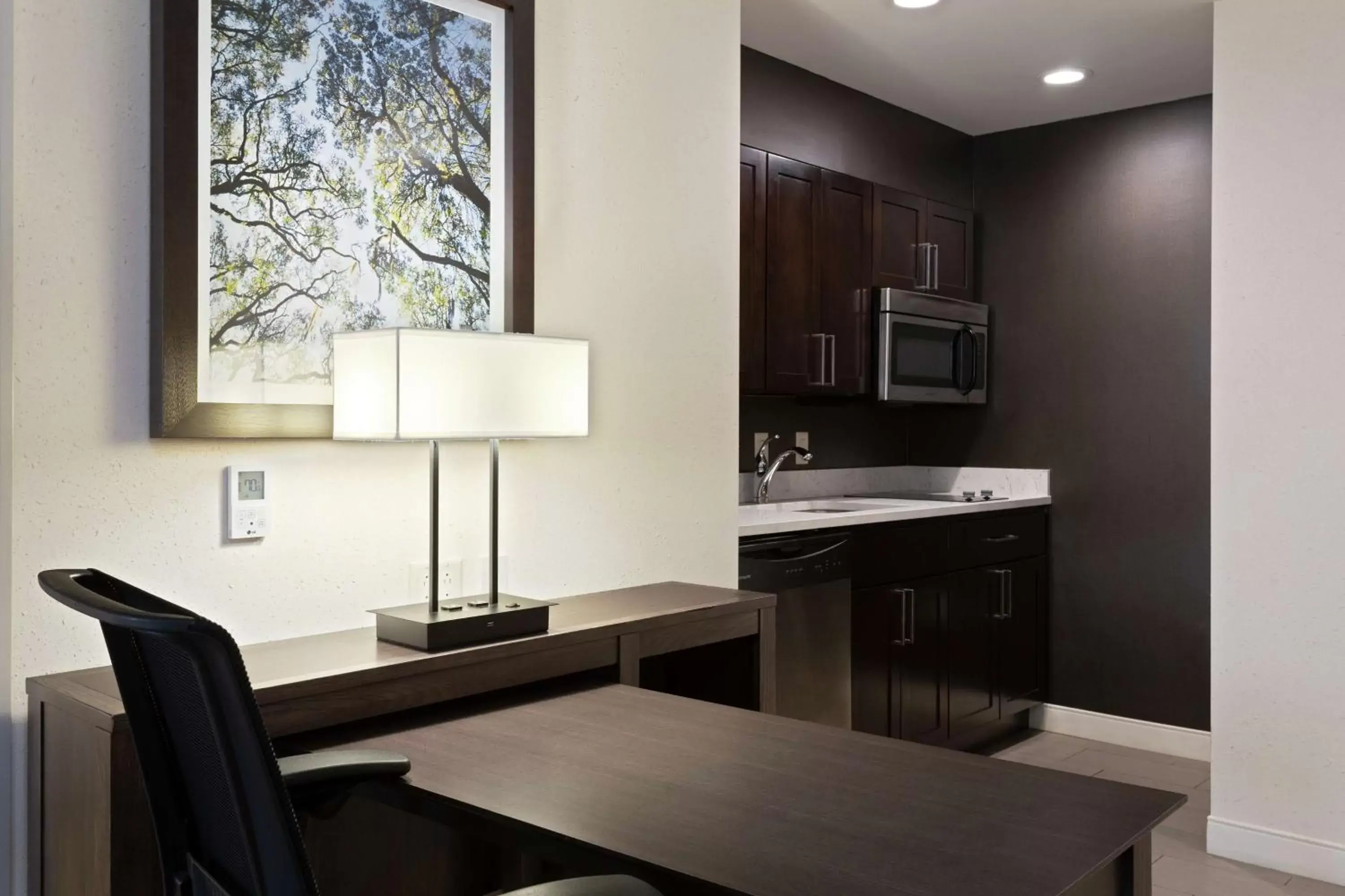 Bedroom, Kitchen/Kitchenette in Homewood Suites by Hilton Richmond-Downtown