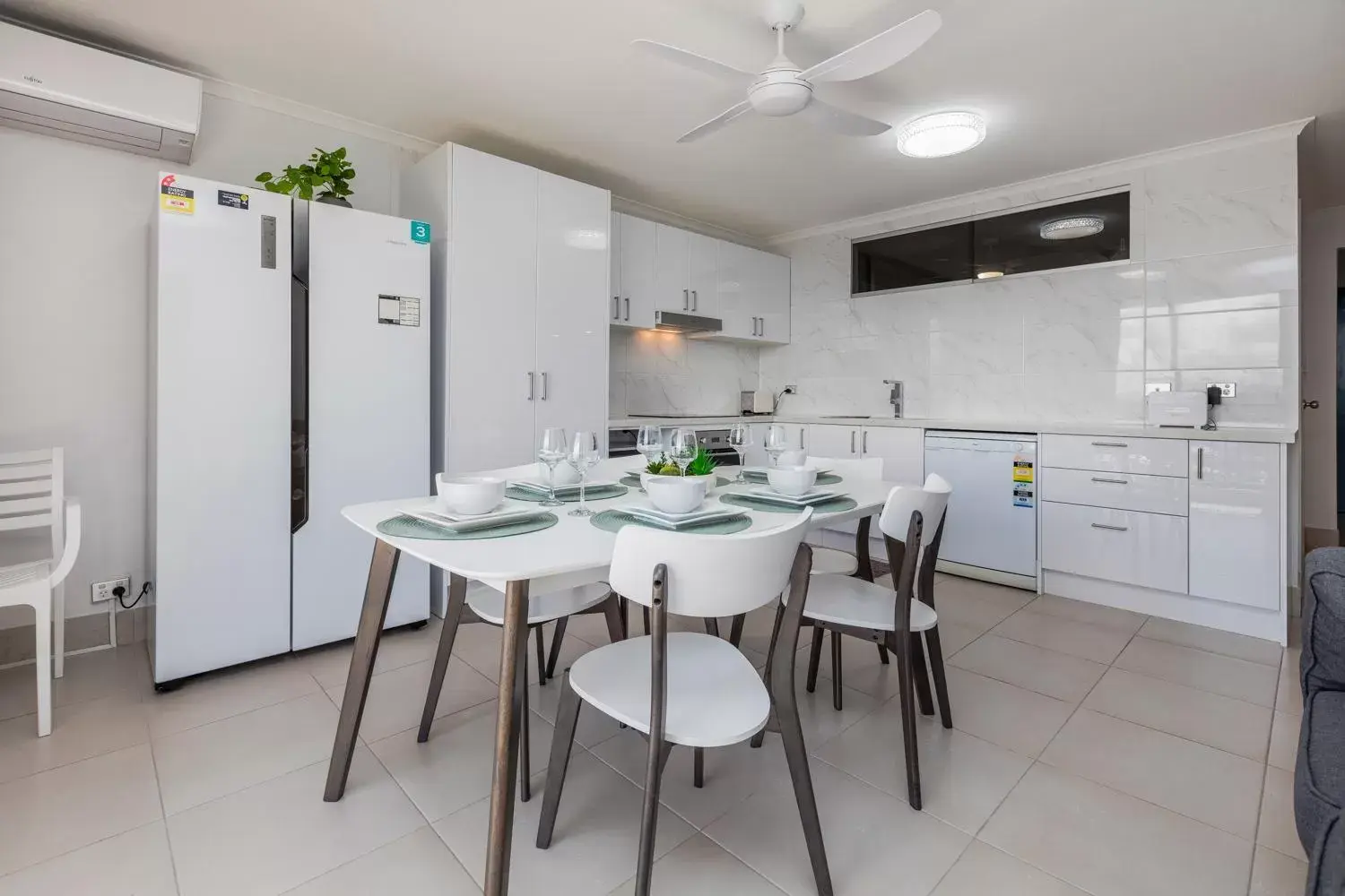 Dining Area in Silverton Apartment Resort Surfers Paradise