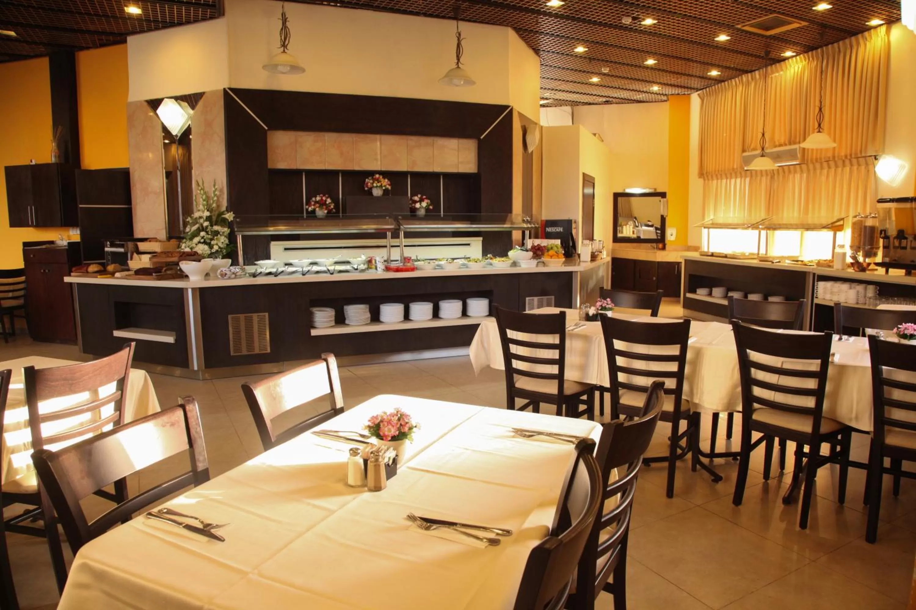 Restaurant/places to eat in Lev Yerushalayim Hotel