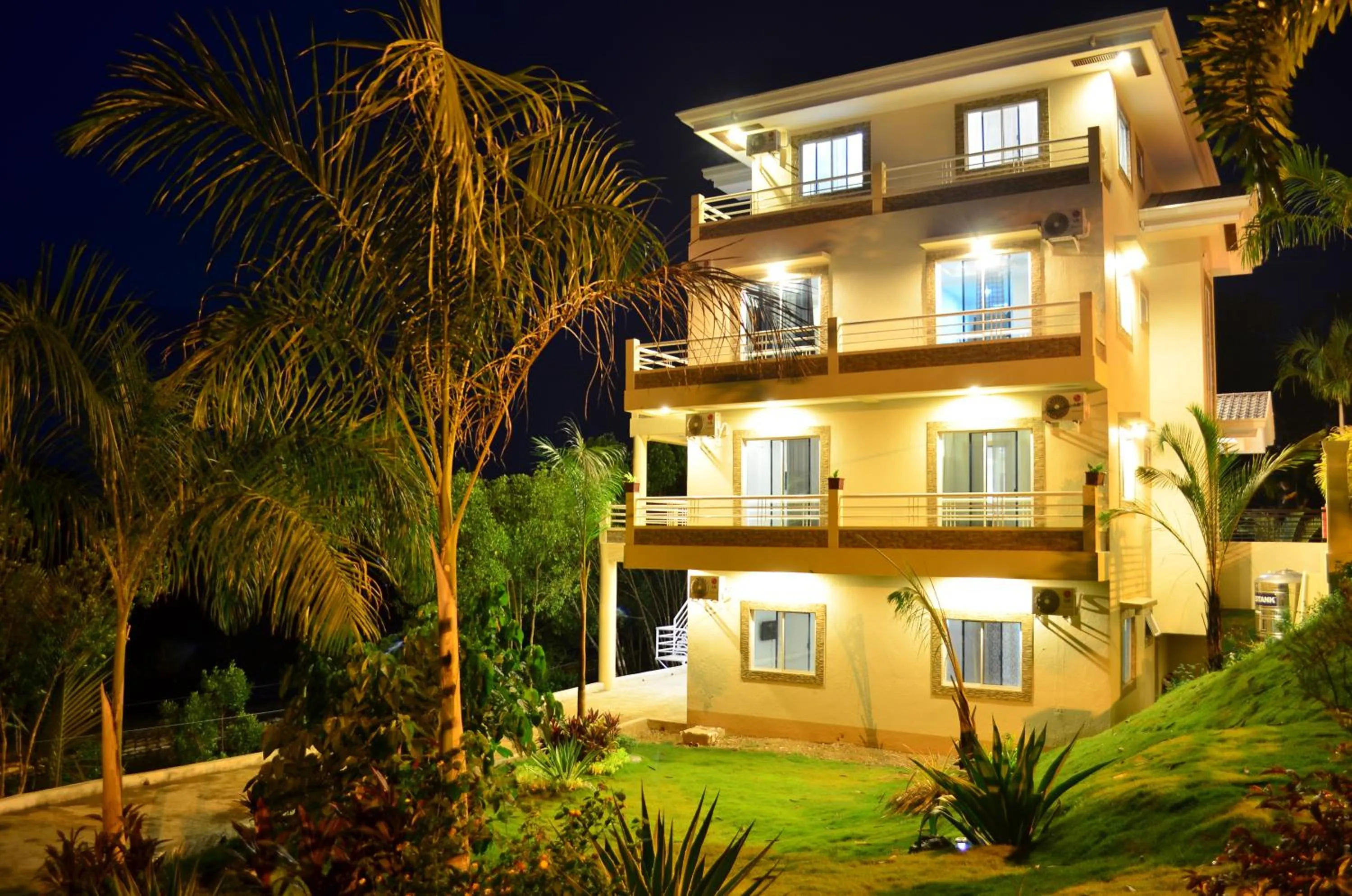 Property Building in Villa de Sierra Vista Bay and Mountain View Inn