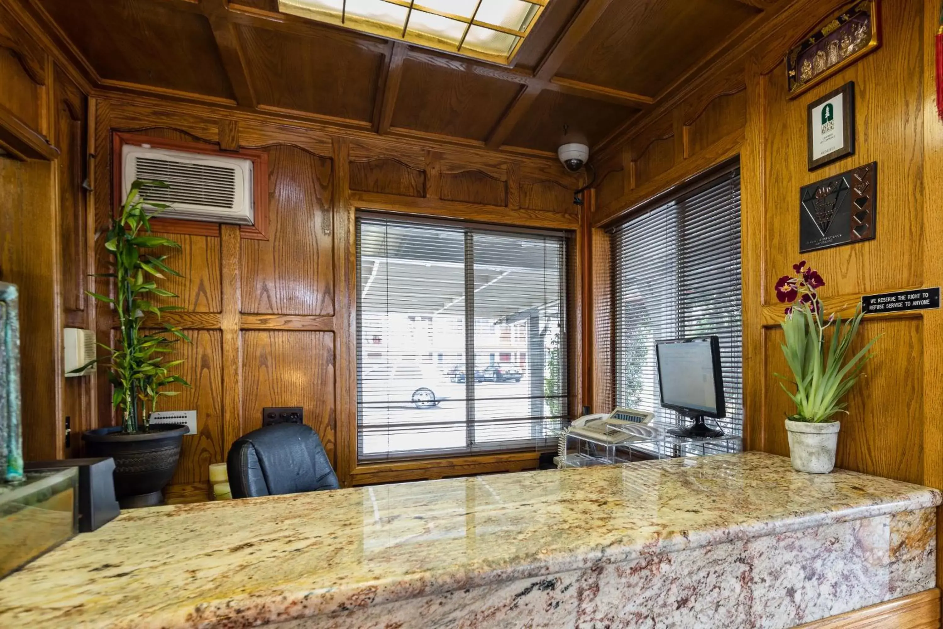 Lobby or reception in The Palo Alto Inn