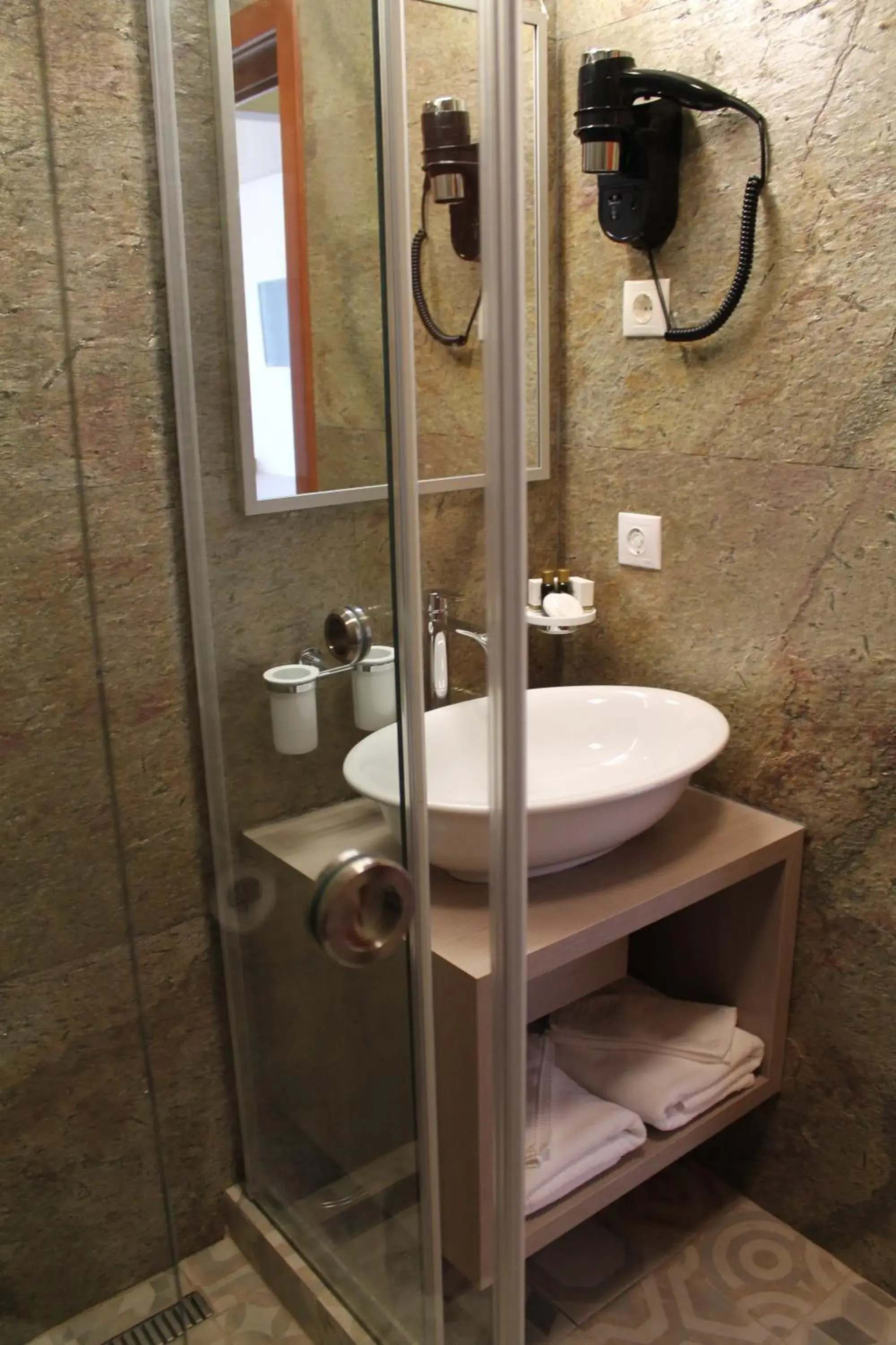 Bathroom in Best Western Silva Hotel
