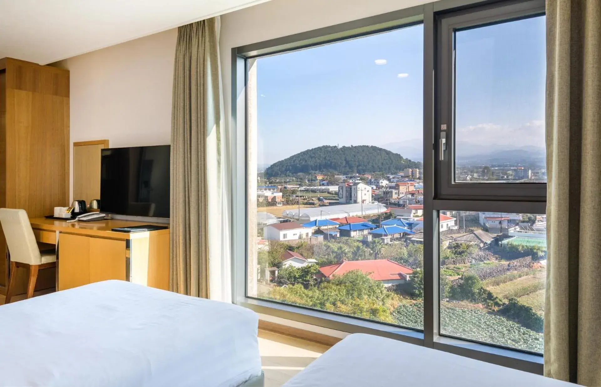 Mountain View in Uni Hotel Jeju