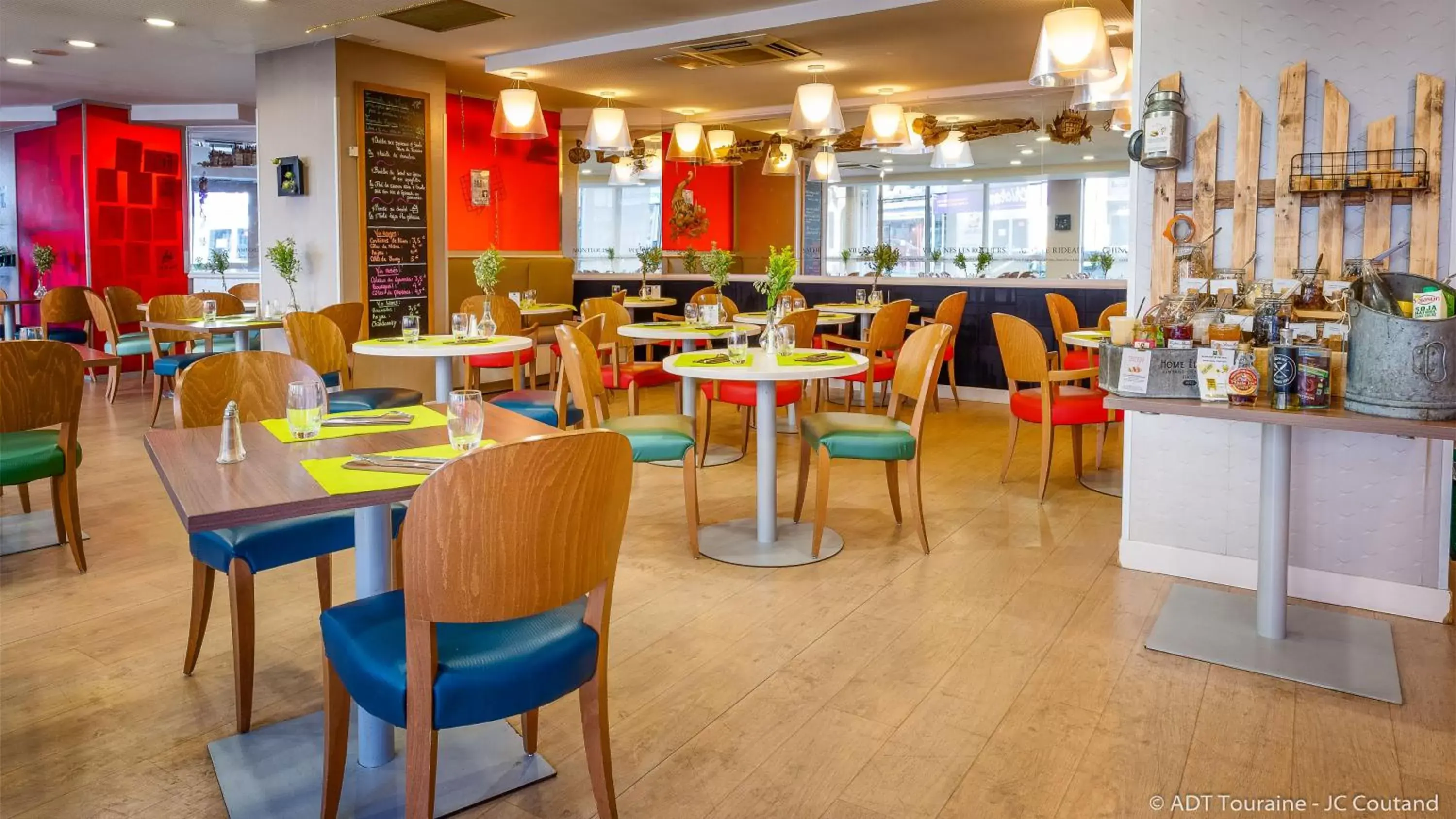 Restaurant/Places to Eat in ibis Styles Tours Centre