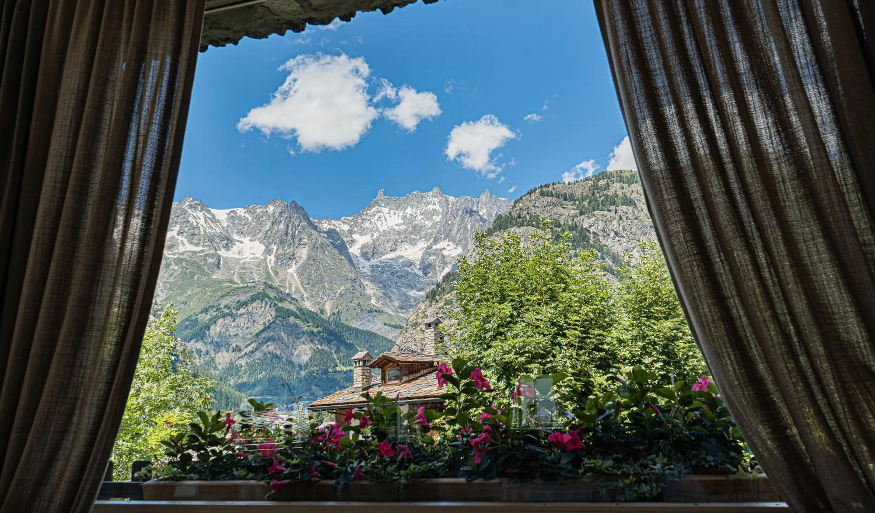 Mountain view in Grand Hotel Royal E Golf