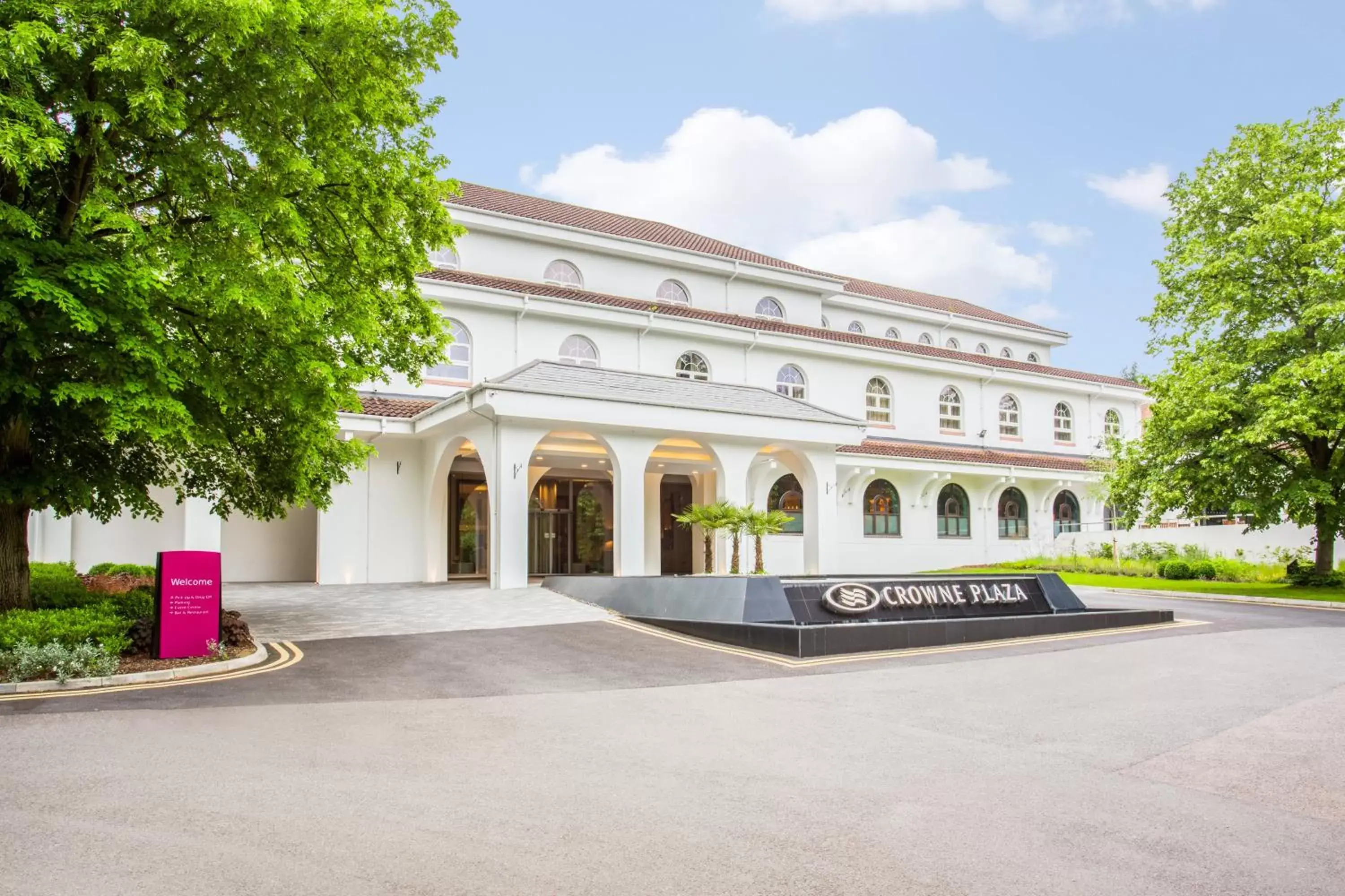 Property Building in Crowne Plaza Gerrards Cross, an IHG Hotel