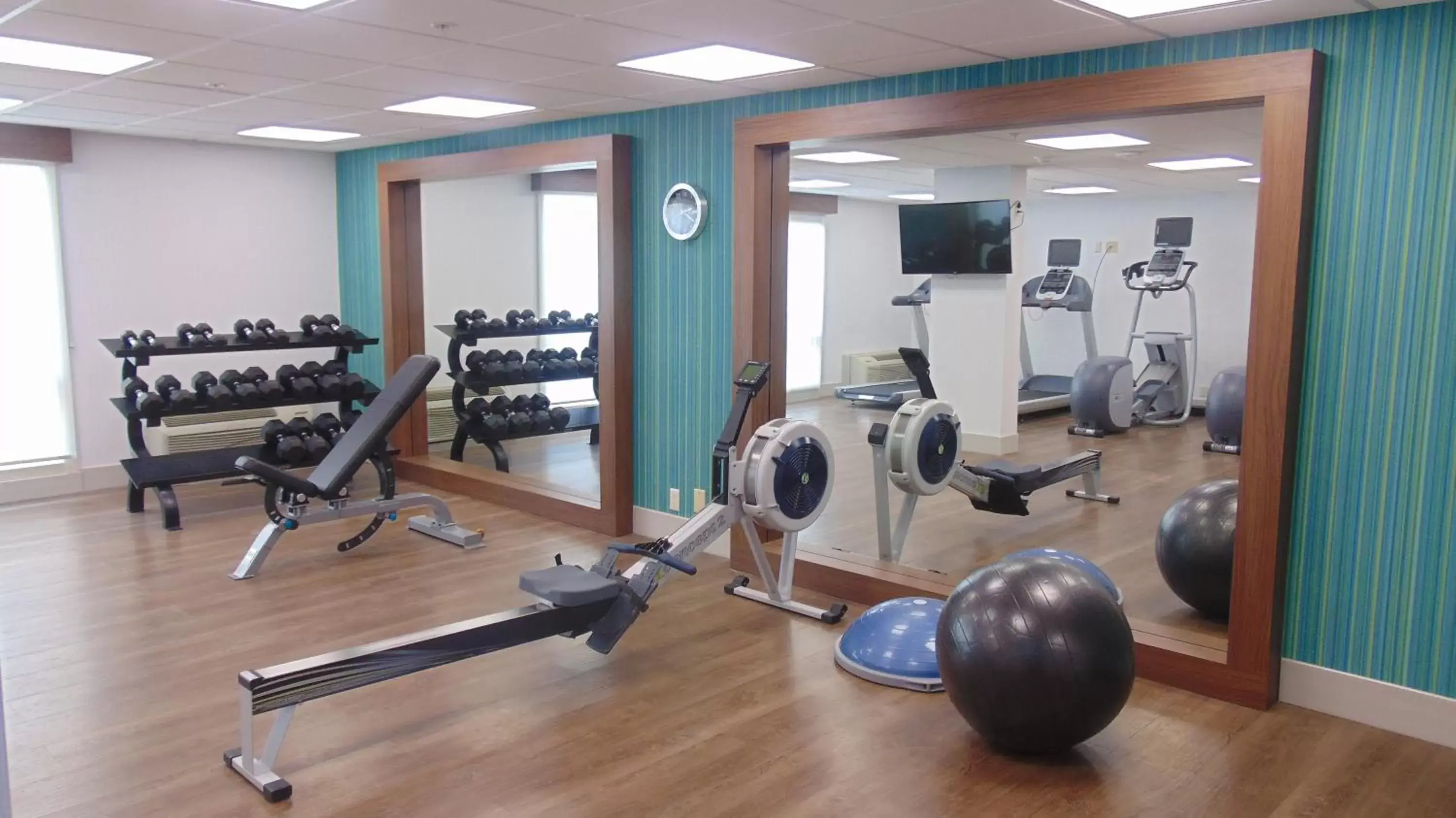 Spa and wellness centre/facilities, Fitness Center/Facilities in Holiday Inn Express & Suites Wapakoneta, an IHG Hotel