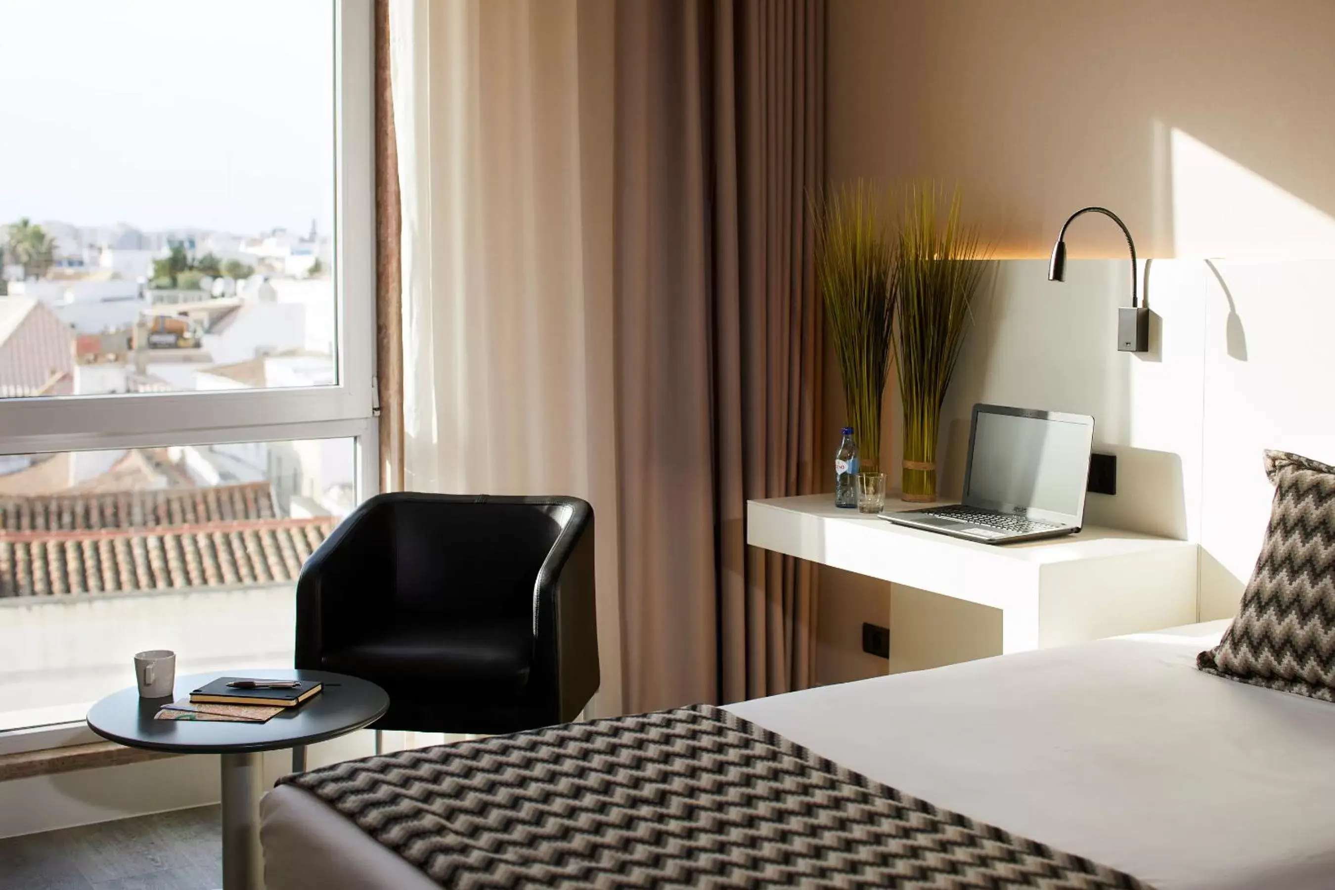 Bedroom, Seating Area in Hotel Faro & Beach Club