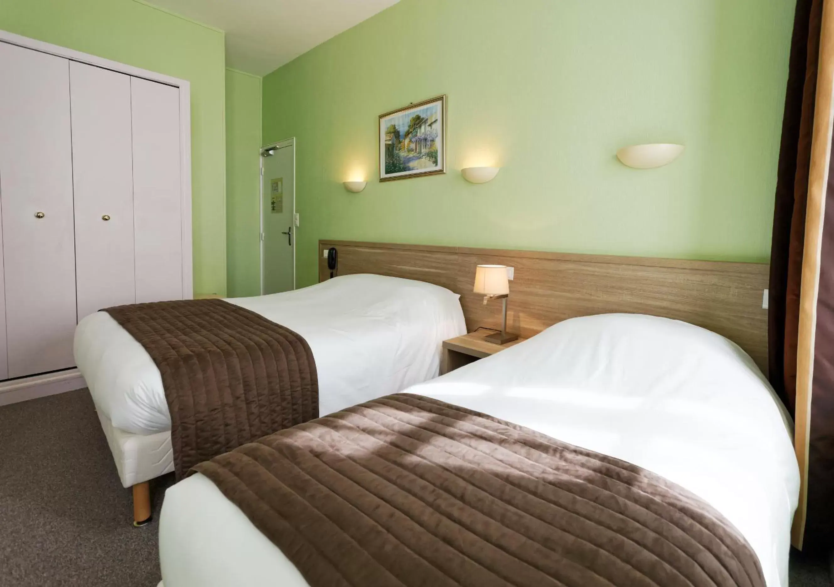 Bedroom, Bed in Cit'Hotel Hôtel Beauséjour
