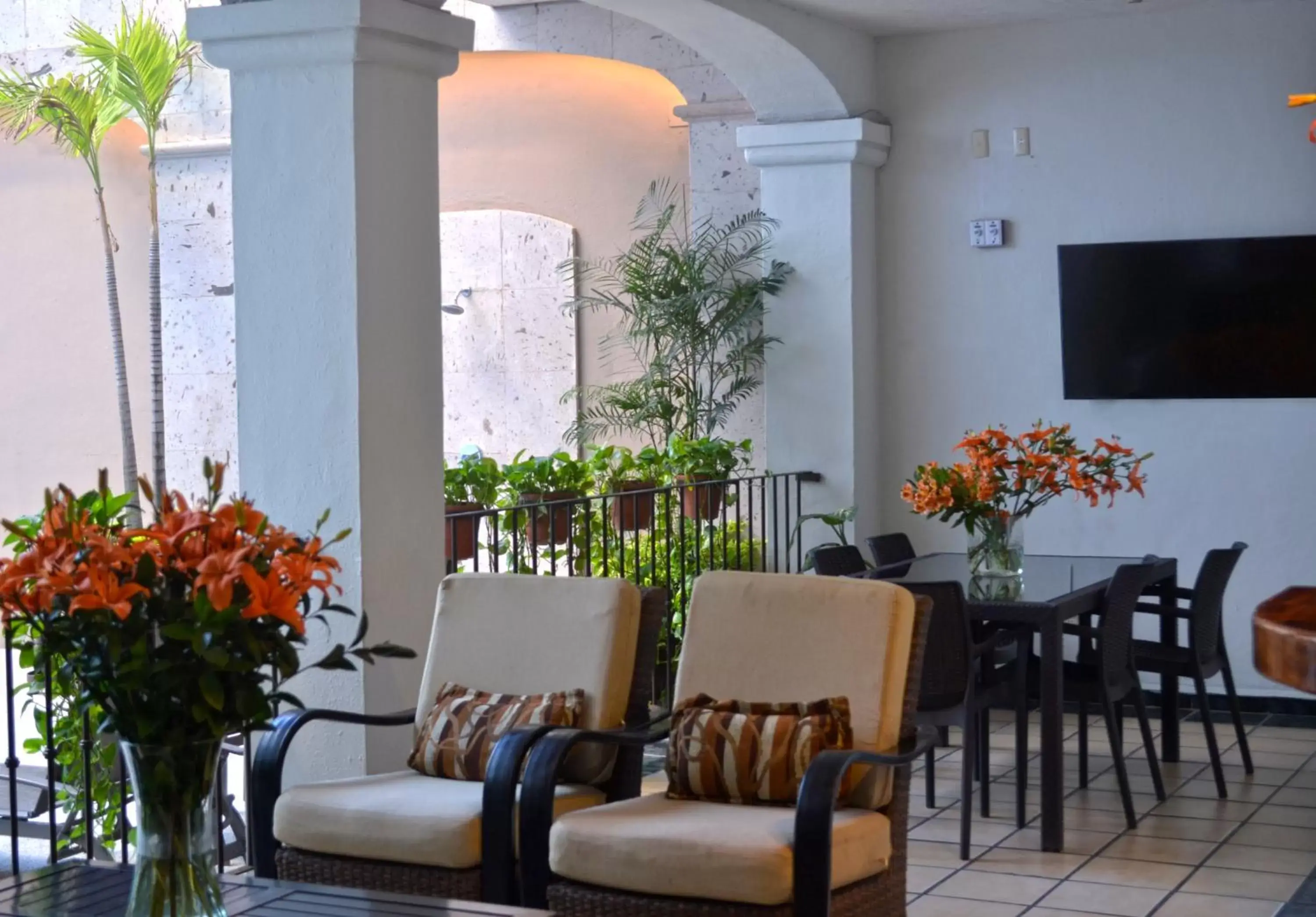 Communal lounge/ TV room in Hotel Eloisa