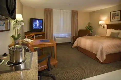 Queen Studio - Disability Access in Candlewood Suites Georgetown, an IHG Hotel