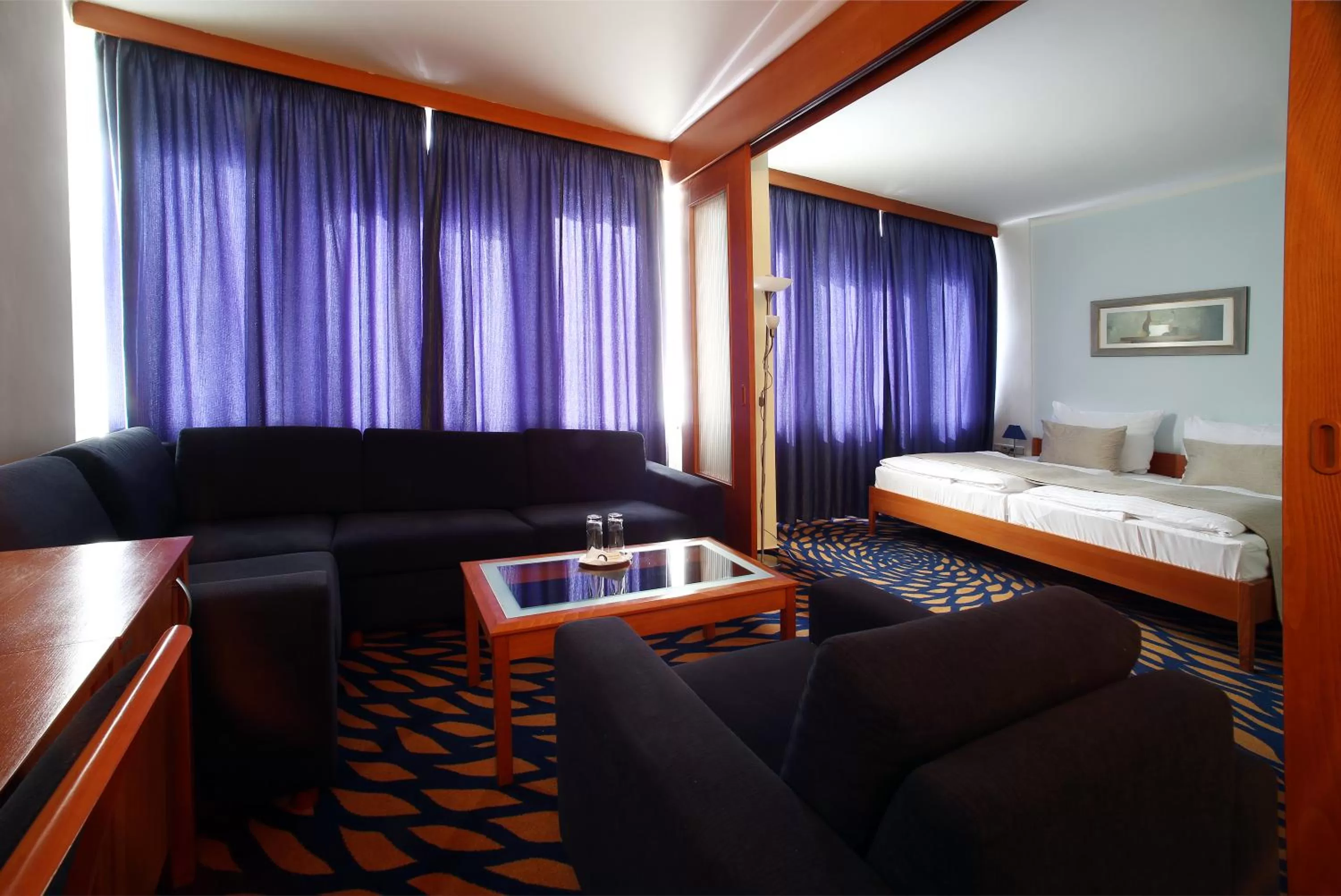 Seating area, Bed in Hotel Central