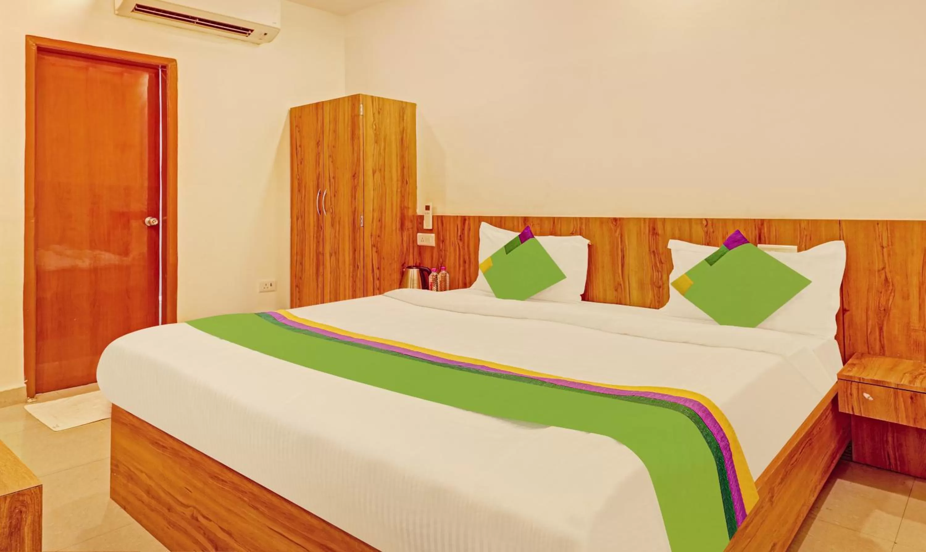 Bed in Treebo Silver Stallion