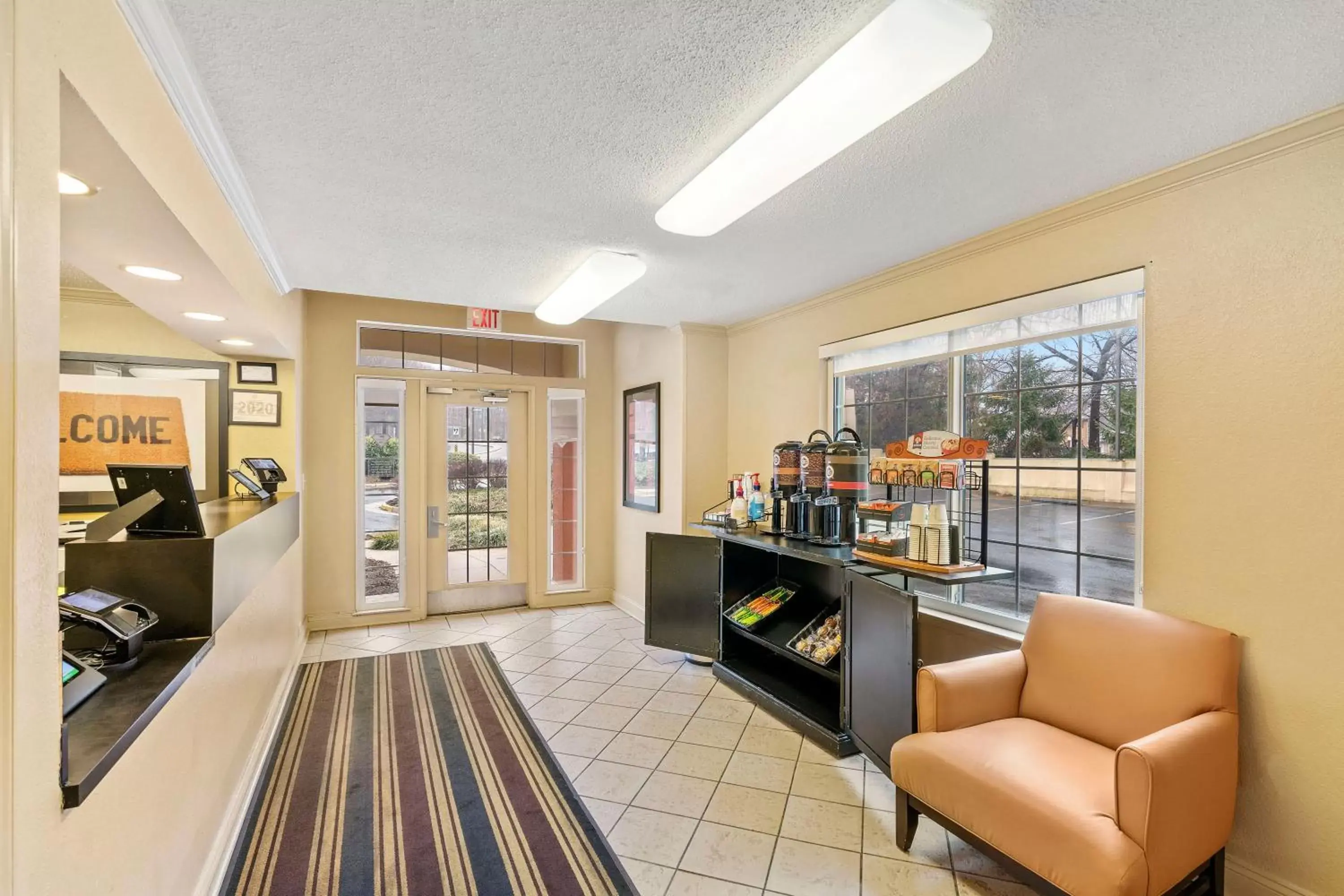 Lobby or reception, Kitchen/Kitchenette in Extended Stay America Suites - Washington, DC - Falls Church - Merrifield