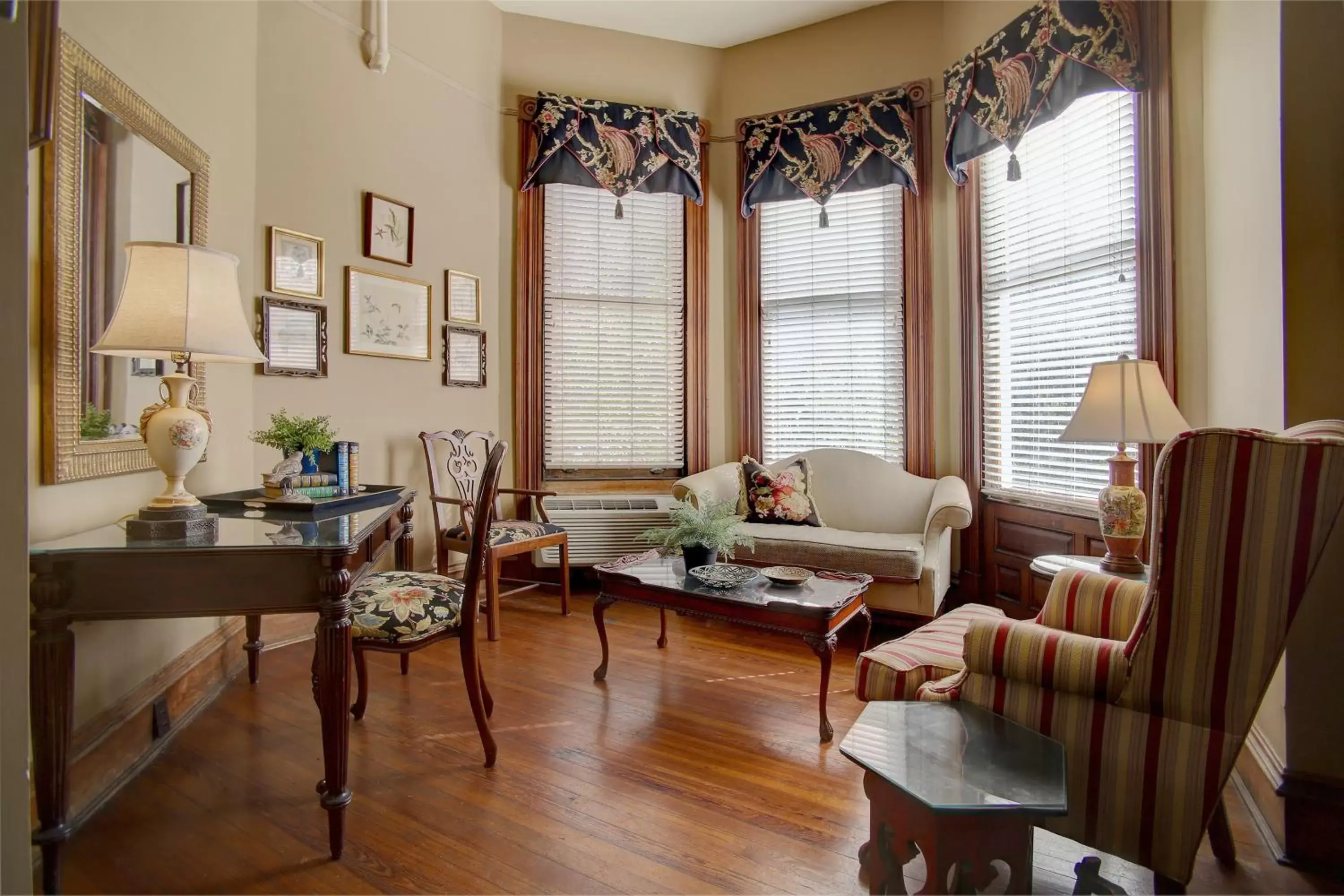 Seating Area in Forsyth Park Inn