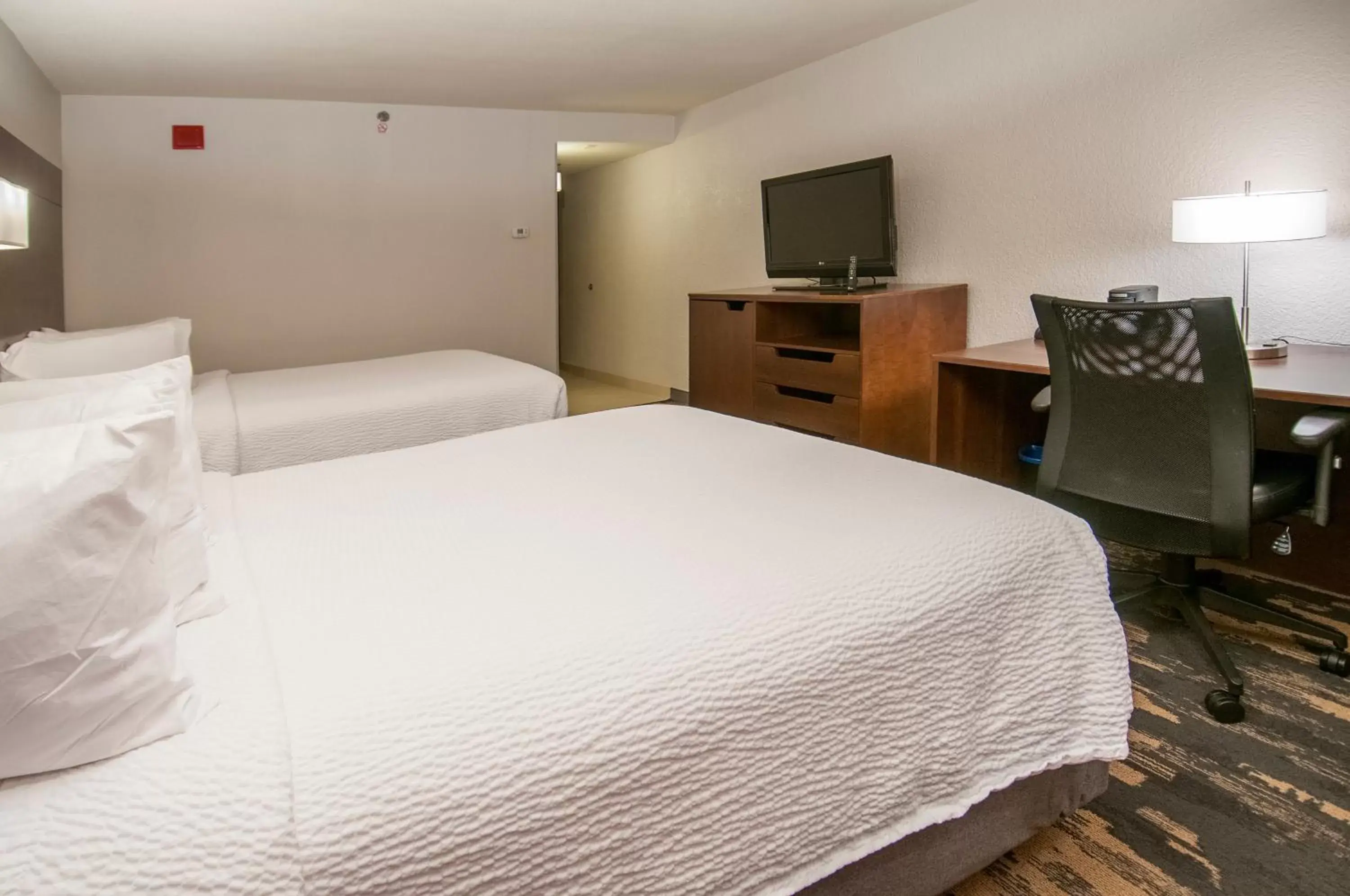 Bed in Fairfield Inn & Suites by Marriott Dallas DFW Airport South/Irving